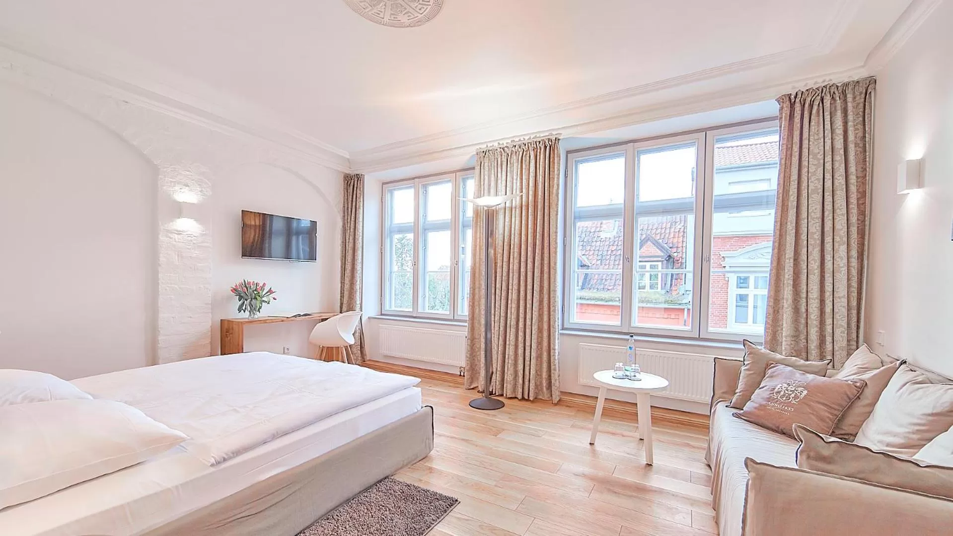 Photo of the whole room, Bed in Anno 1433 Hotel Lüneburg