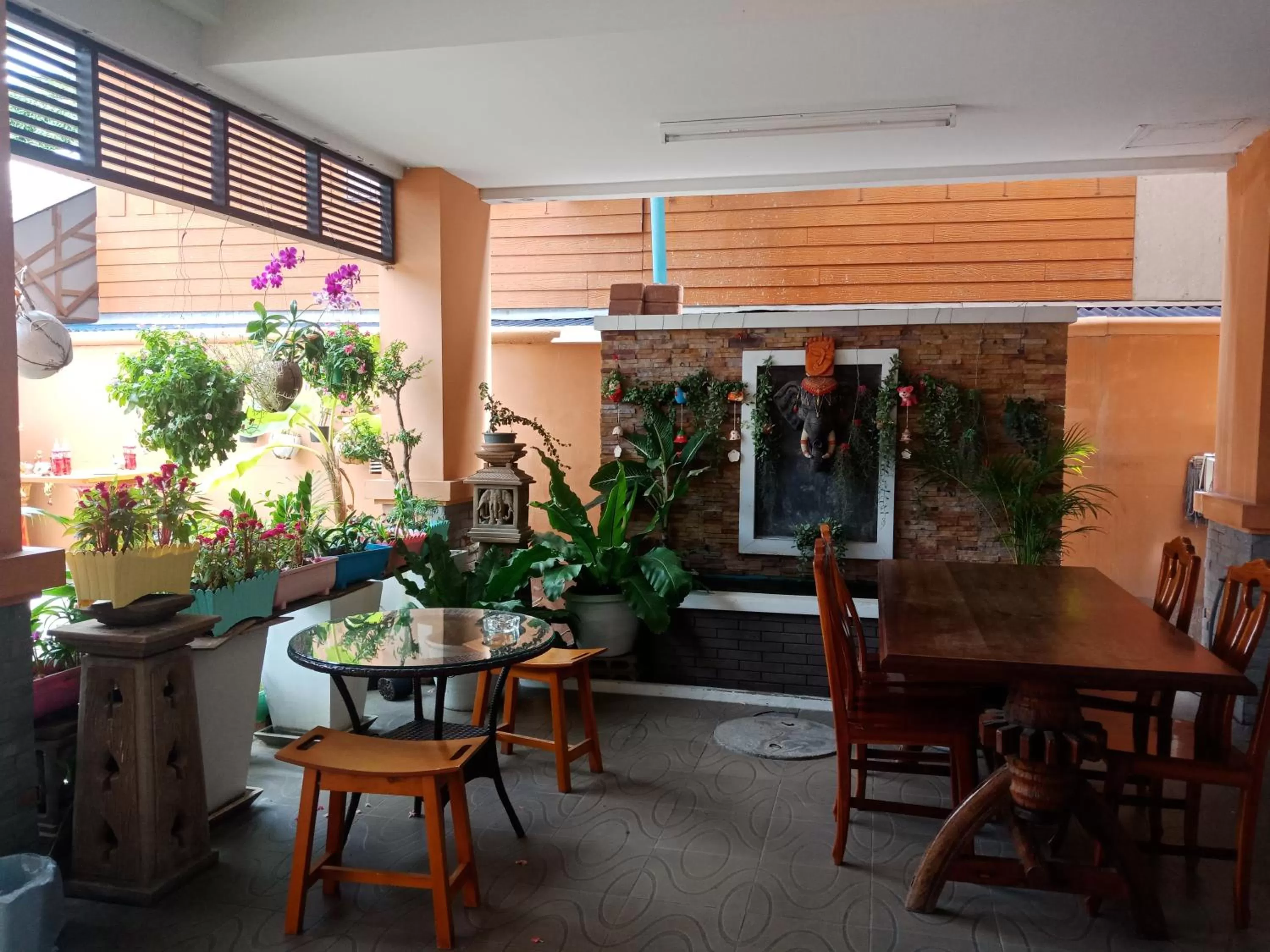 Restaurant/Places to Eat in Baanpak Sam Anong