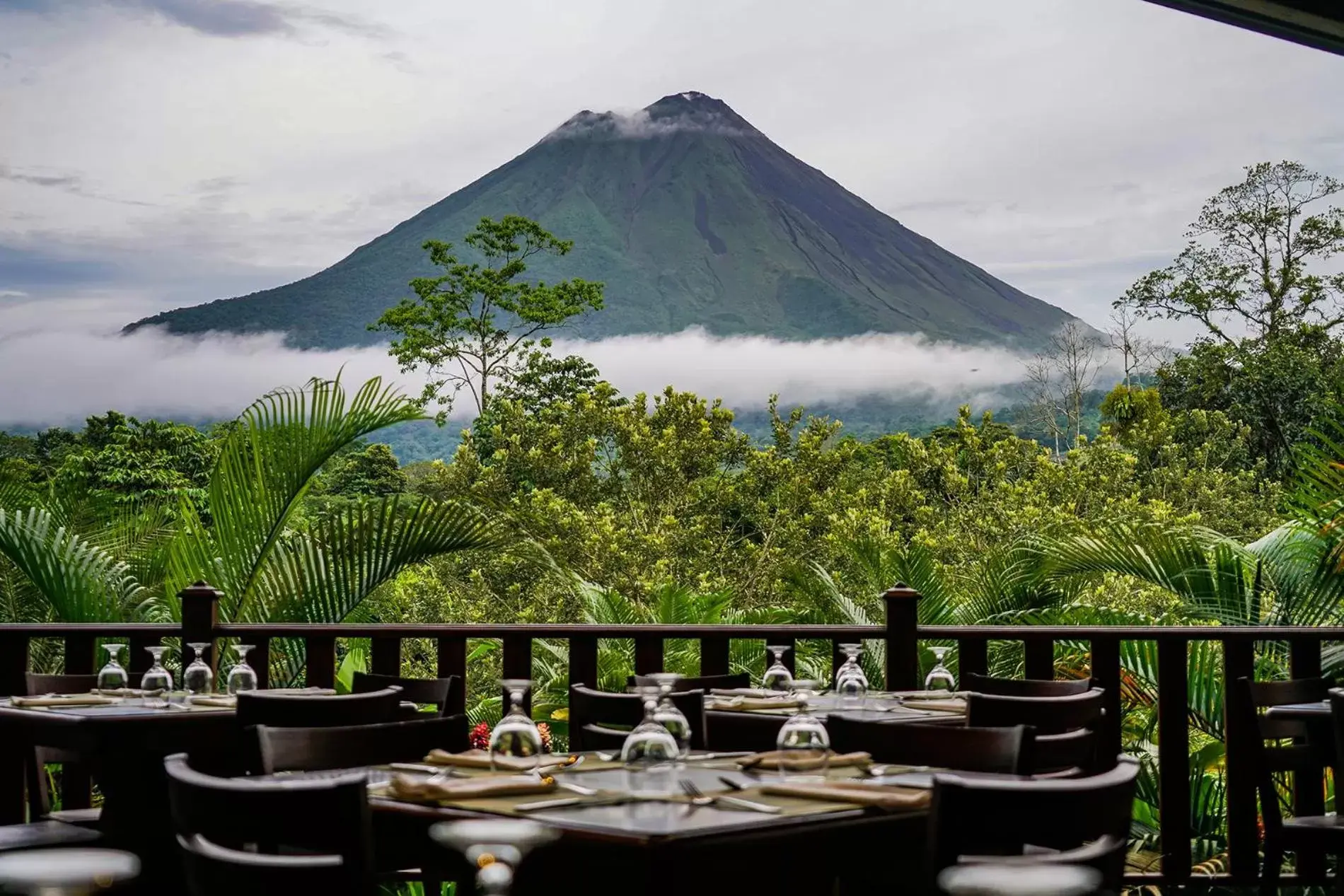 Restaurant/Places to Eat in Arenal Manoa Resort & Hot Springs