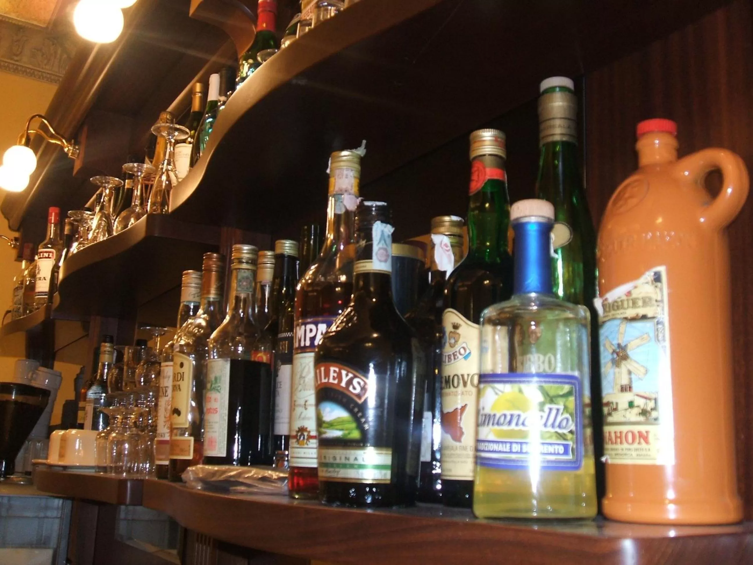 Lounge or bar in Cambridge Hotel