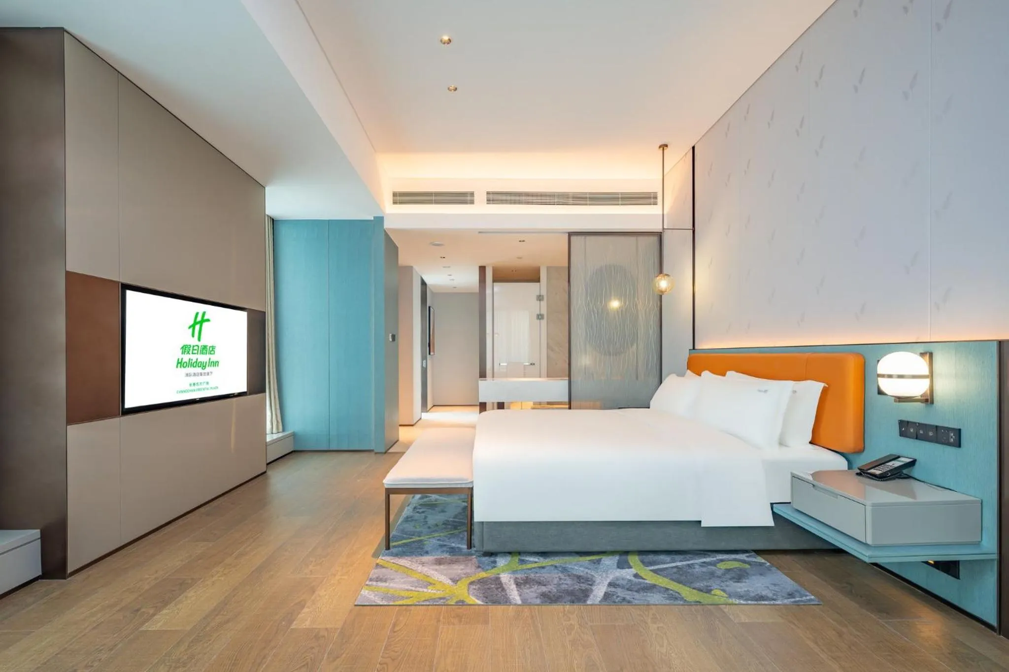 Photo of the whole room, Bed in Holiday Inn Changchun Oriental Plaza by IHG