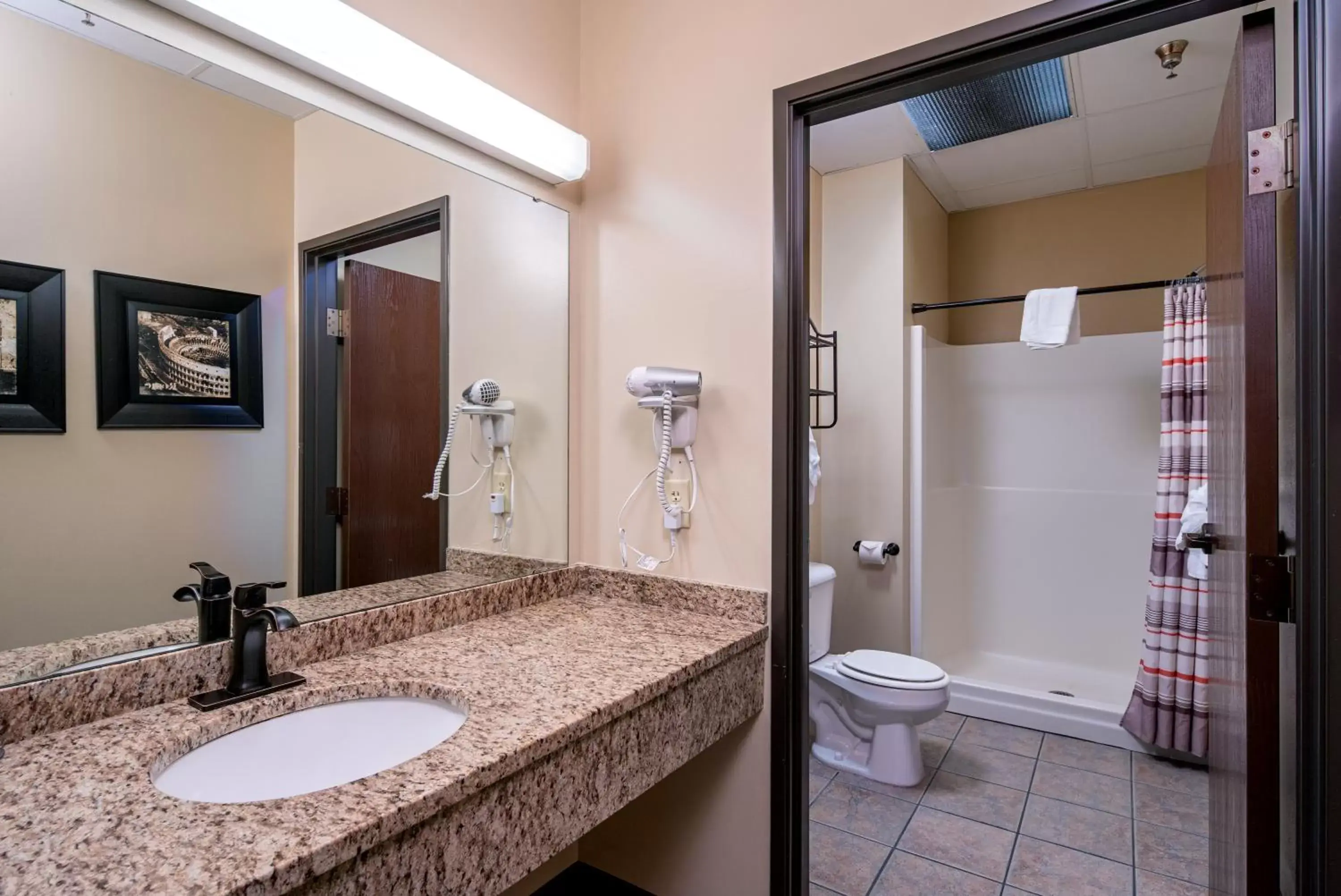 Bathroom in The Suites Hotel at Waterfront Plaza