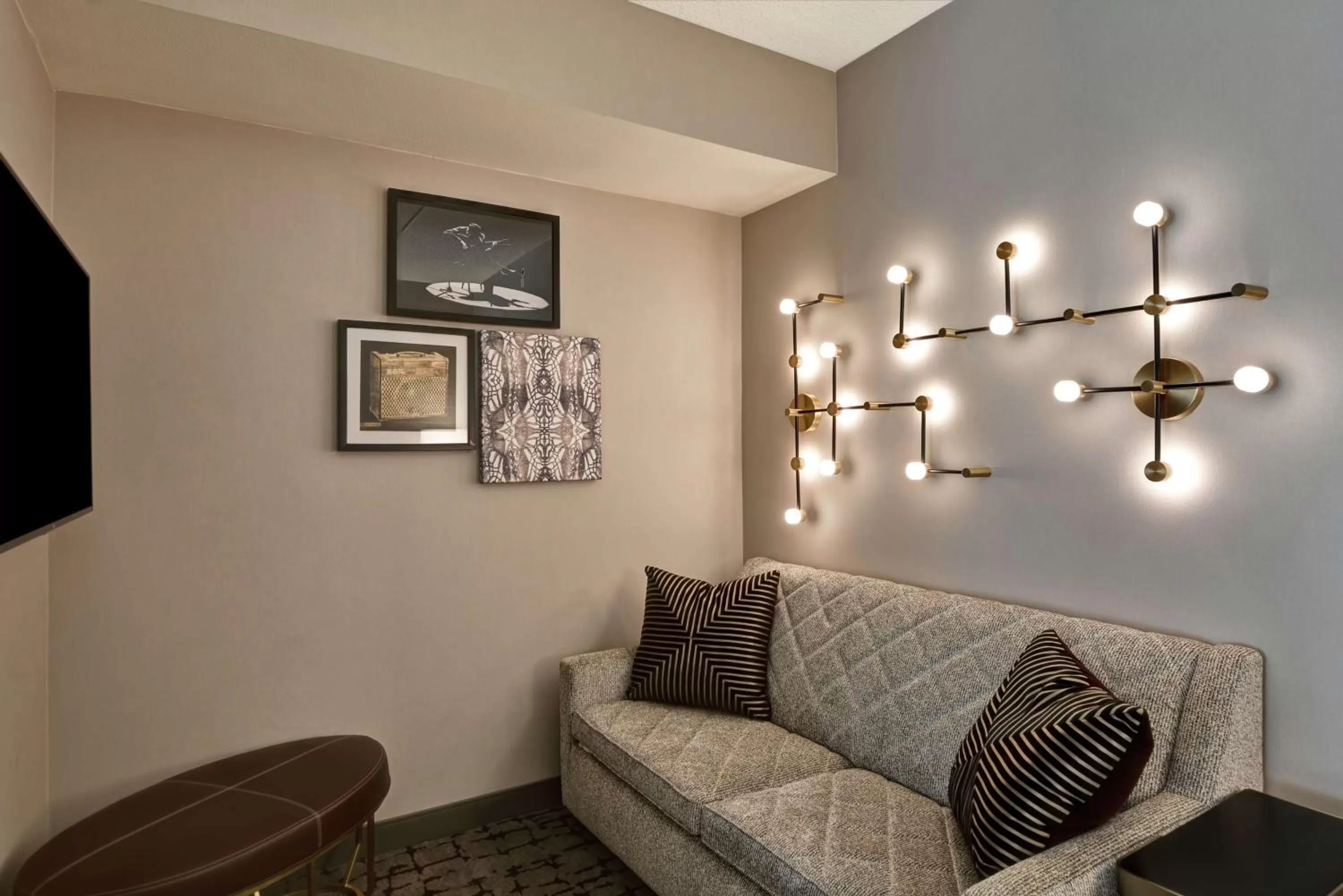 Living room in DoubleTree by Hilton Hotel Baton Rouge