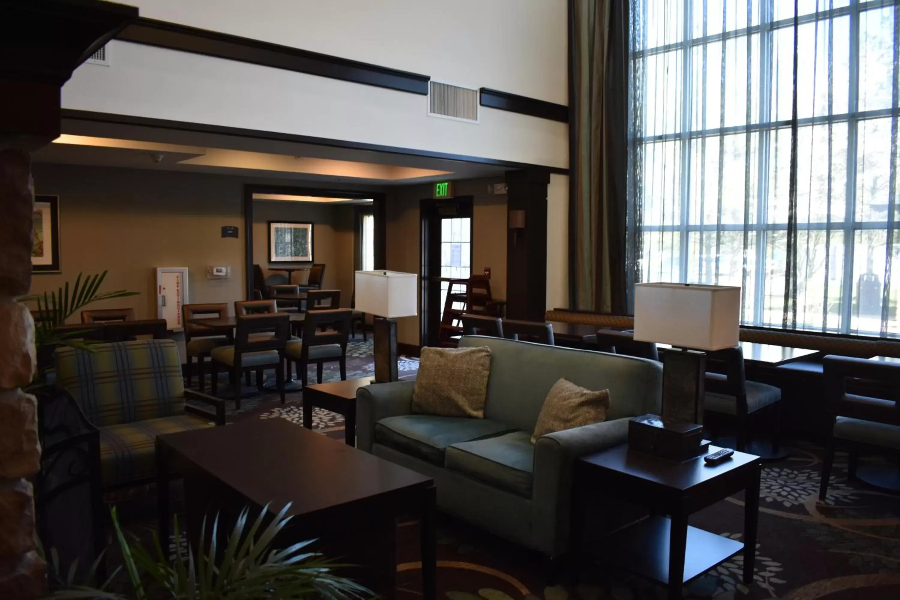 Lobby or reception, Seating Area in Staybridge Suites Cranbury - South Brunswick, an IHG Hotel