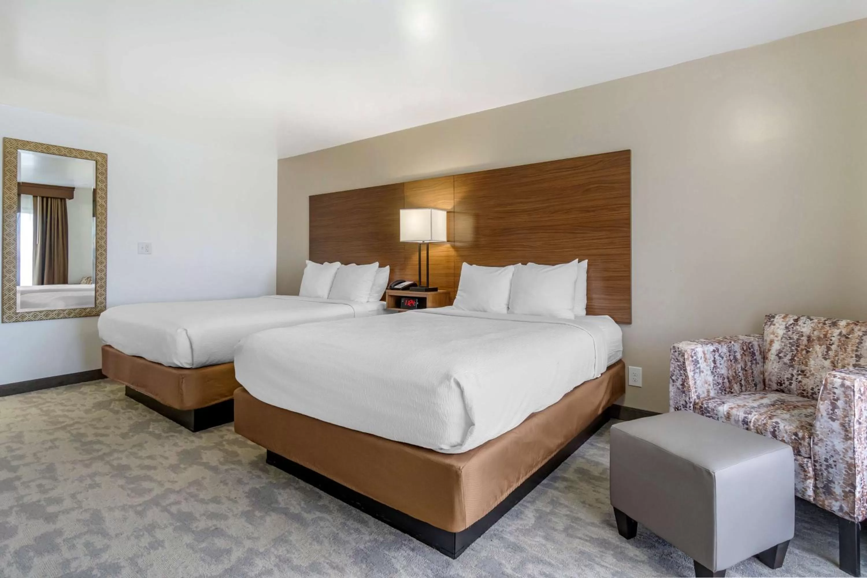 Bed in Best Western PLUS Lake Front Hotel