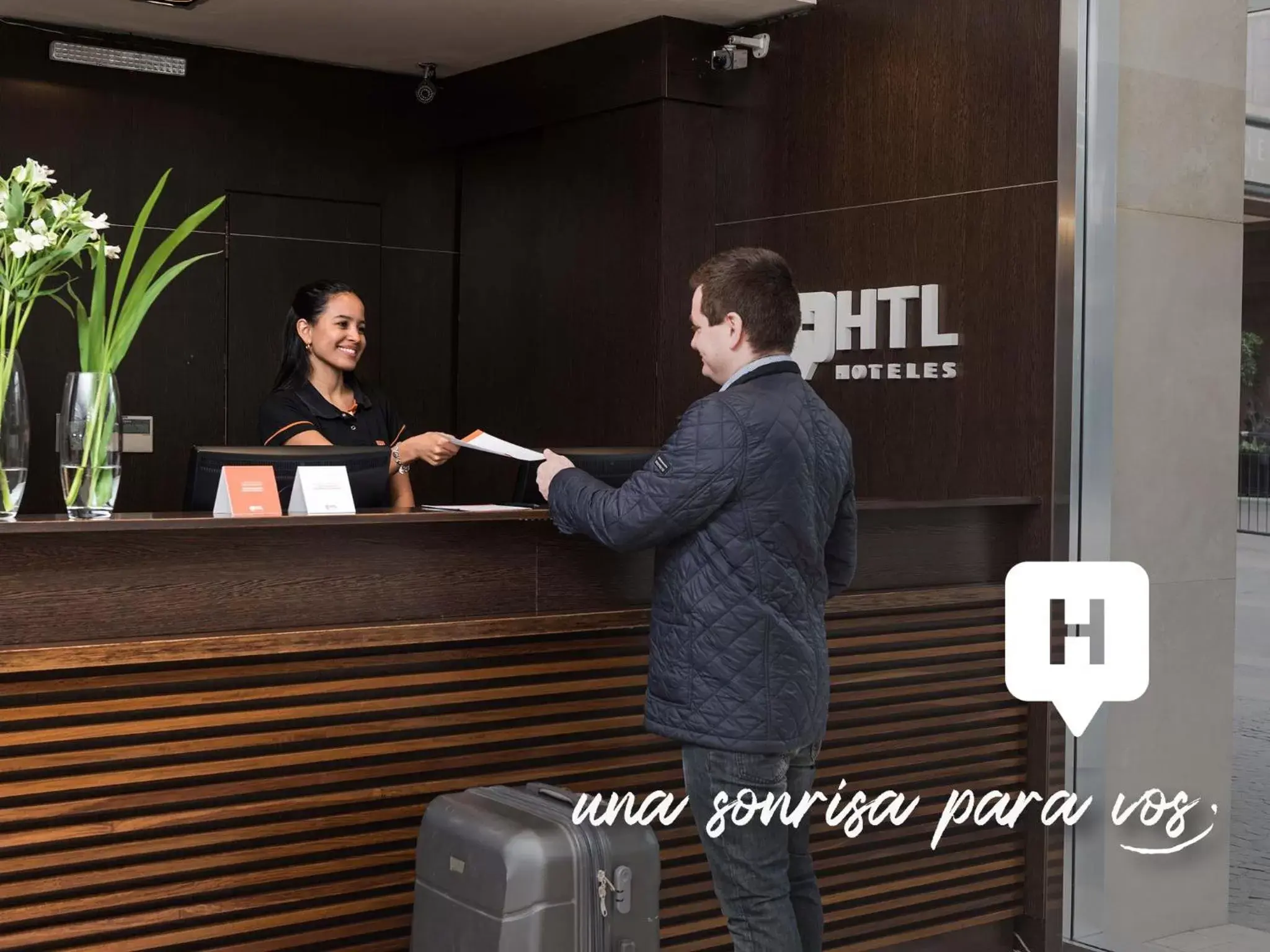 Lobby or reception in HTL City Baires