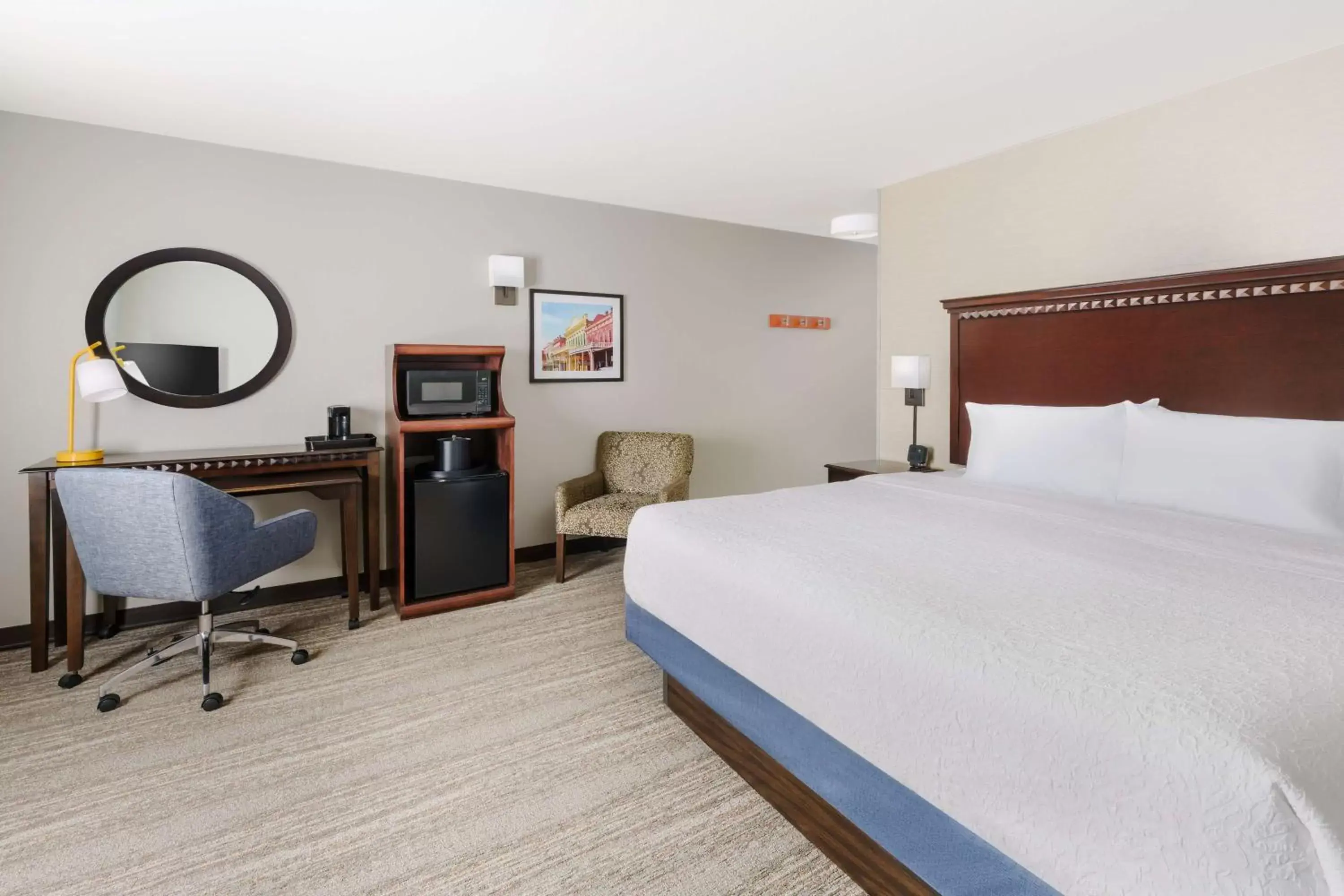 Bedroom, Bed in Hampton Inn & Suites West Sacramento