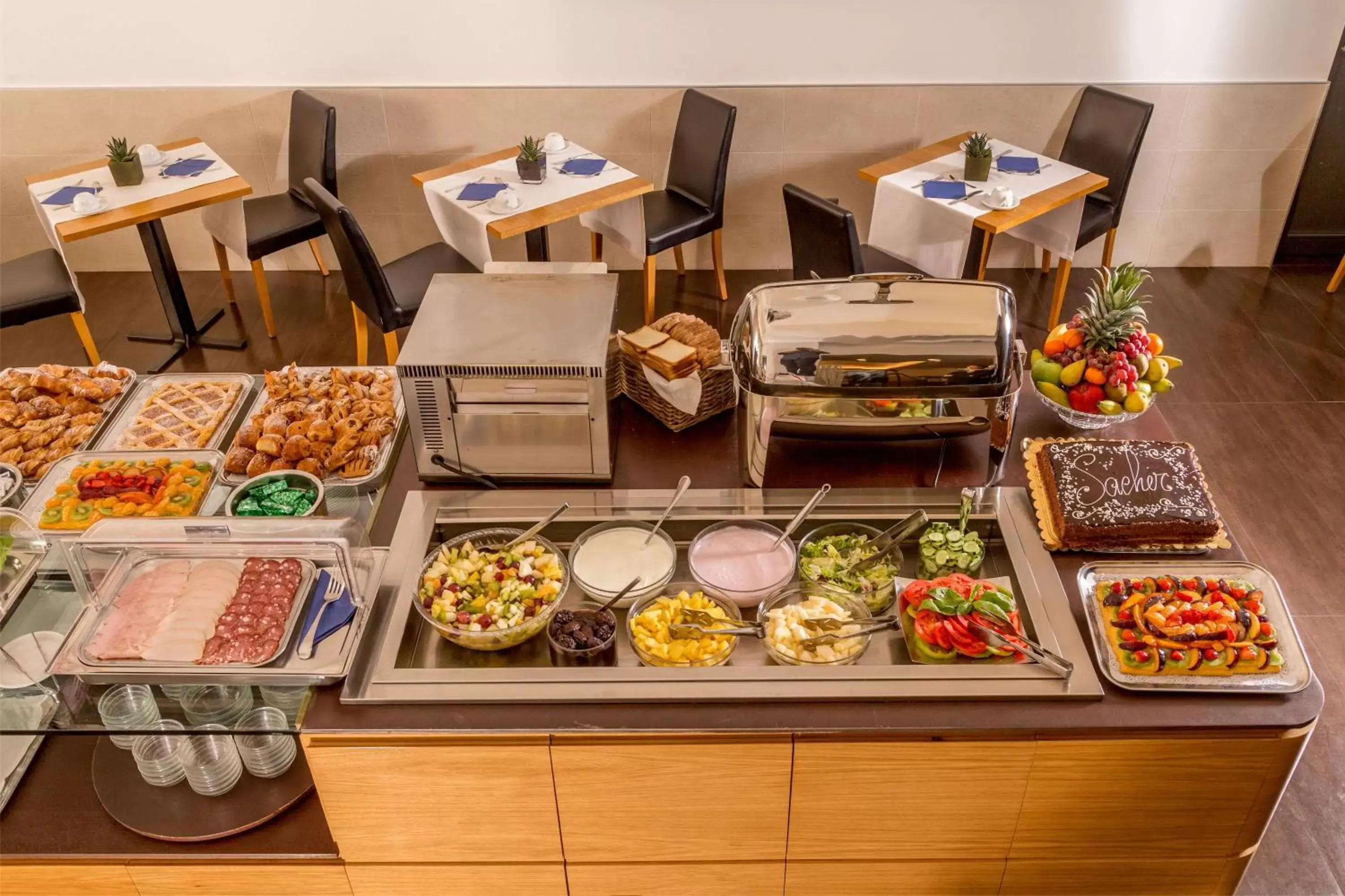 Buffet breakfast, Restaurant/Places to Eat in Best Western Plus Hotel Spring House