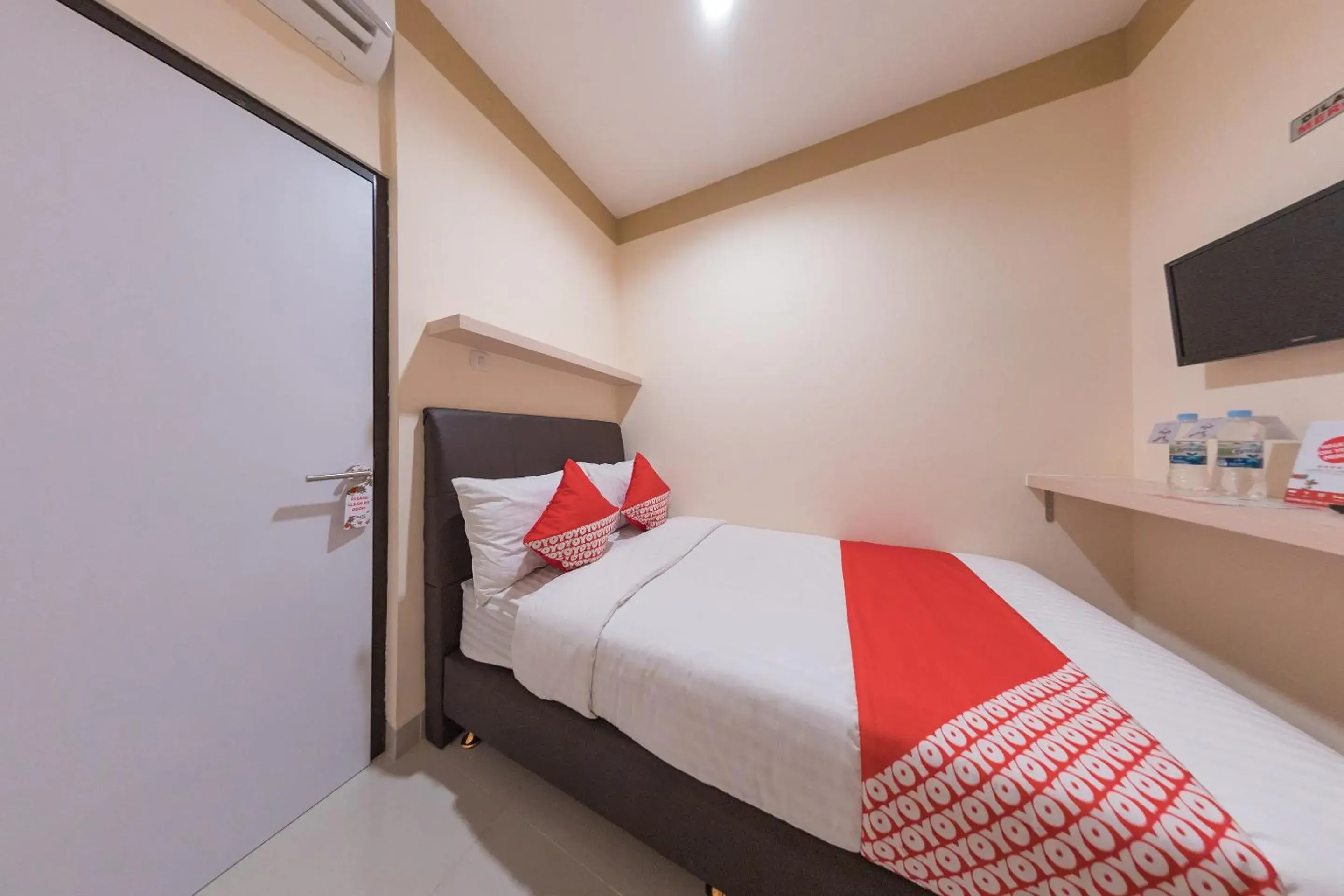 Bedroom, Bed in OYO 478 Balcon Biru