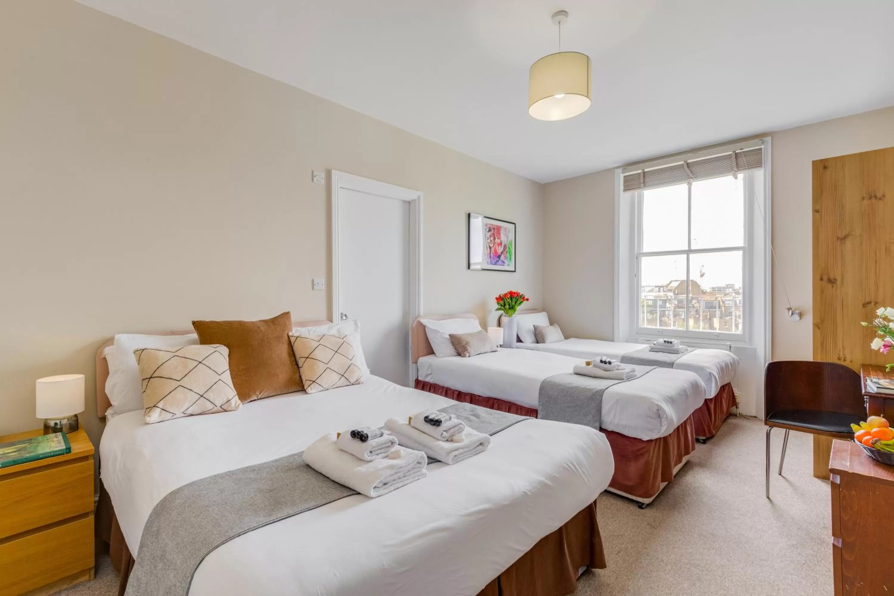 Bed in 1 Lexham Gardens Hotel