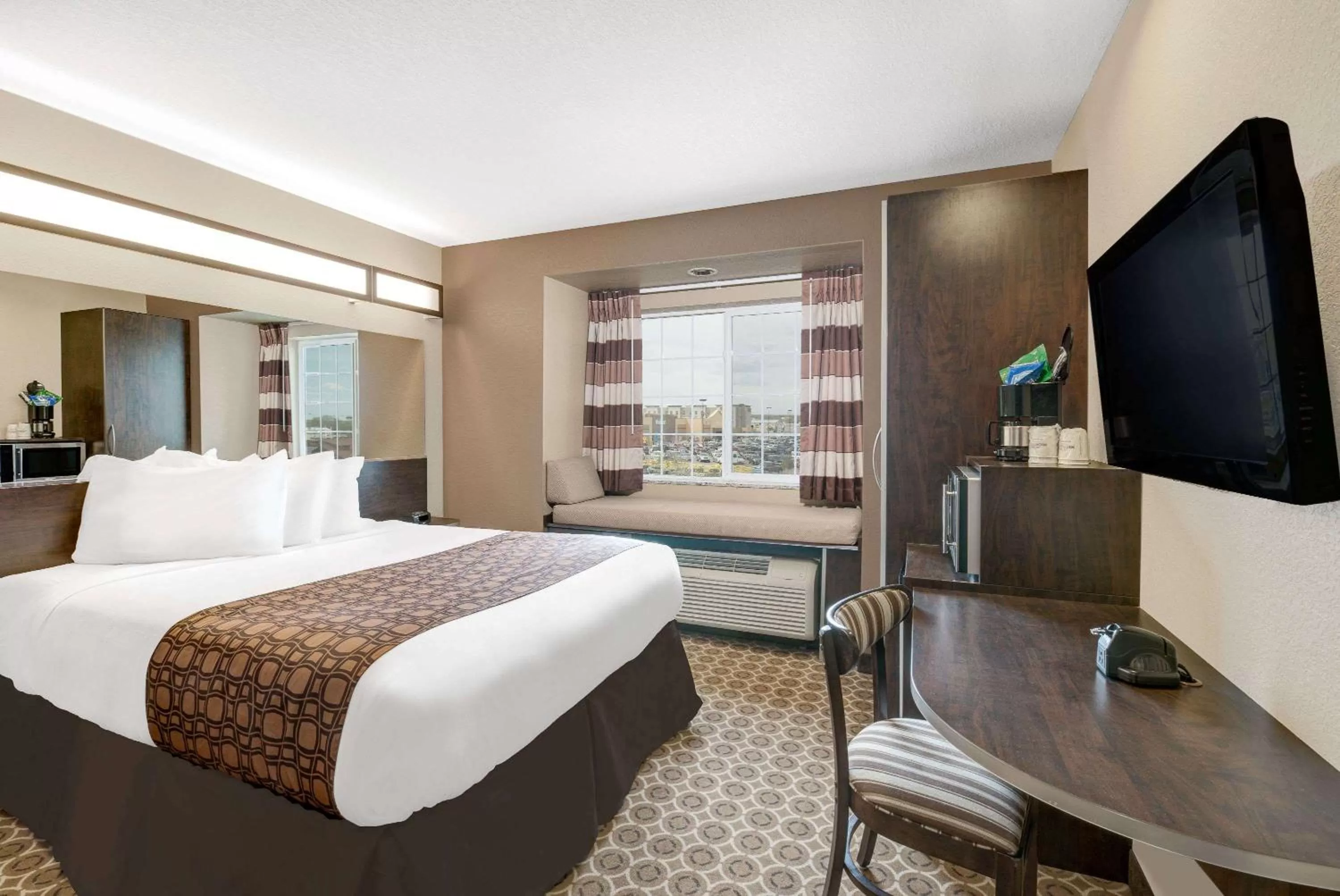 Photo of the whole room, Bed in Microtel Inn & Suites by Wyndham Williston