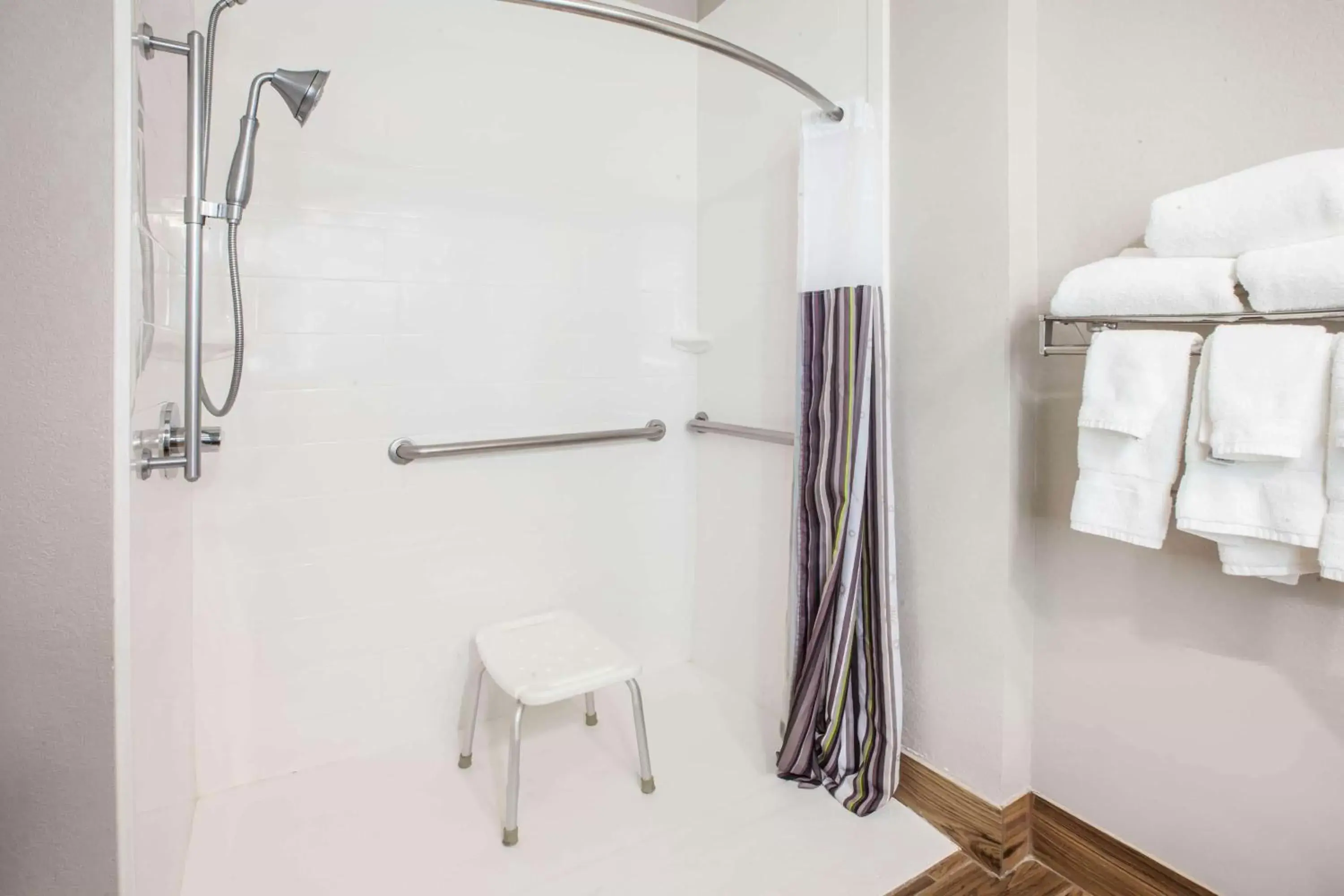 Shower, Bathroom in La Quinta Inn and Suites by Wyndham Elkhart