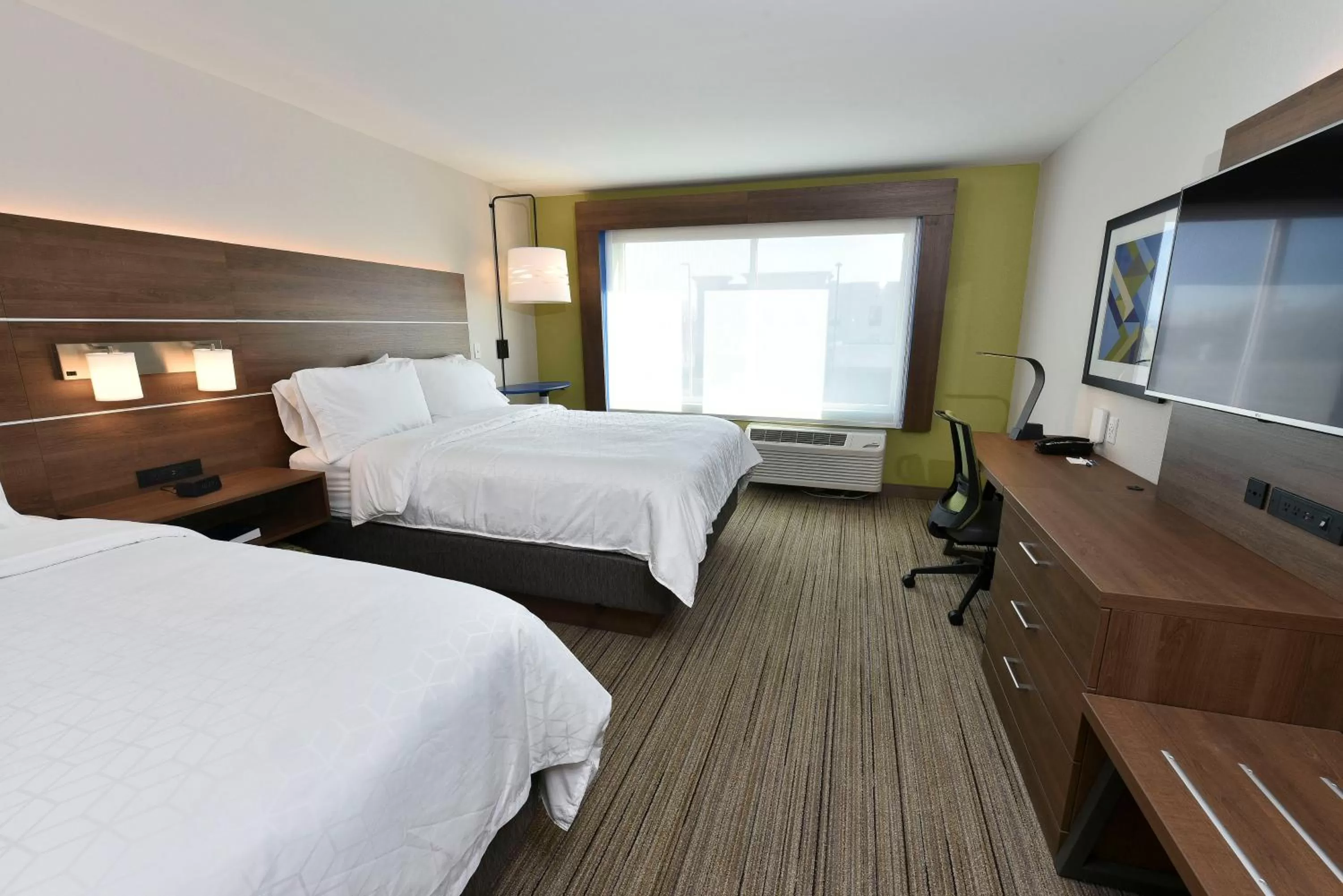 Photo of the whole room, Bed in Holiday Inn Express & Suites - Madisonville by IHG