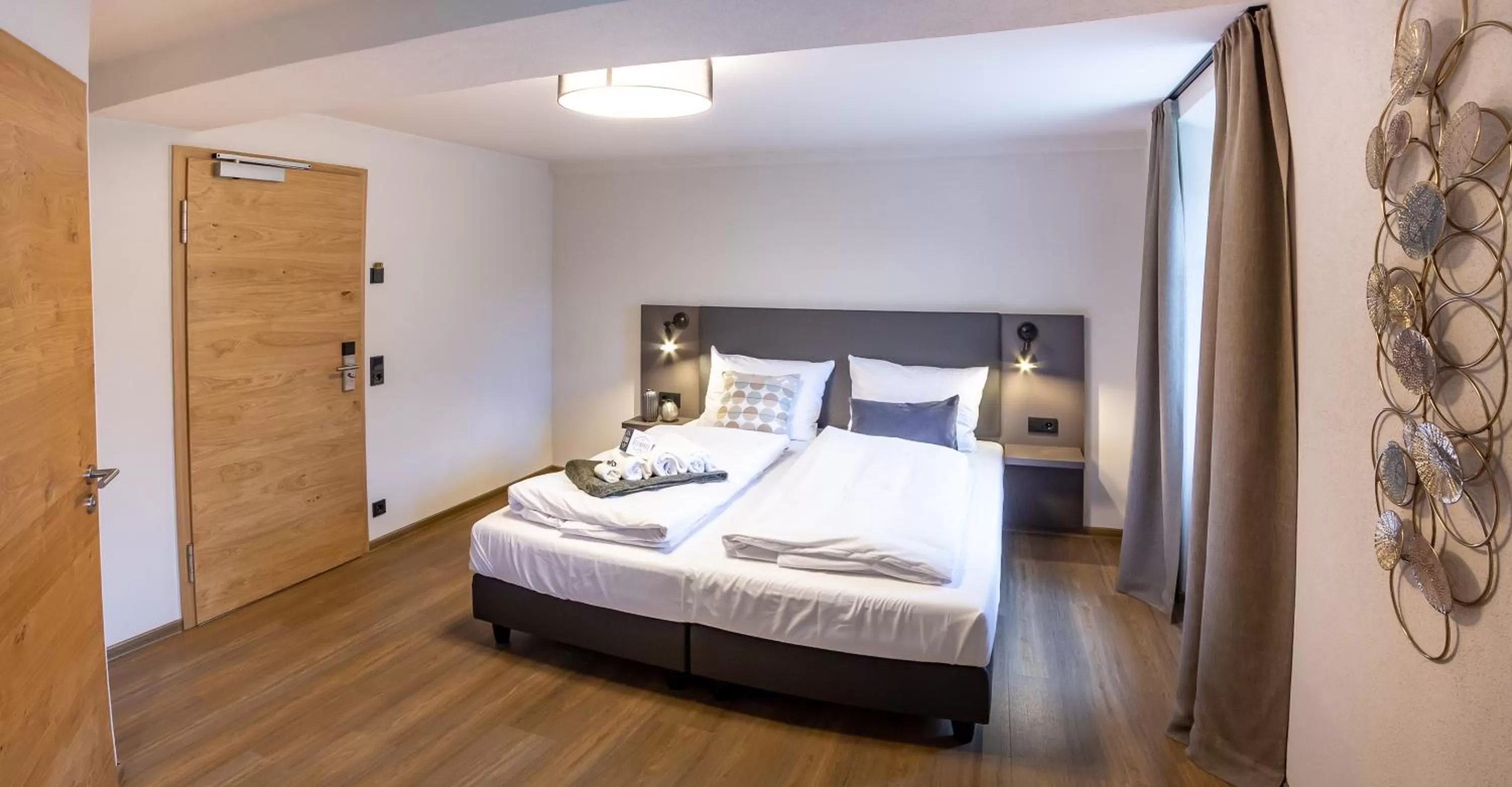 Photo of the whole room, Bed in STEINHAUS 1718