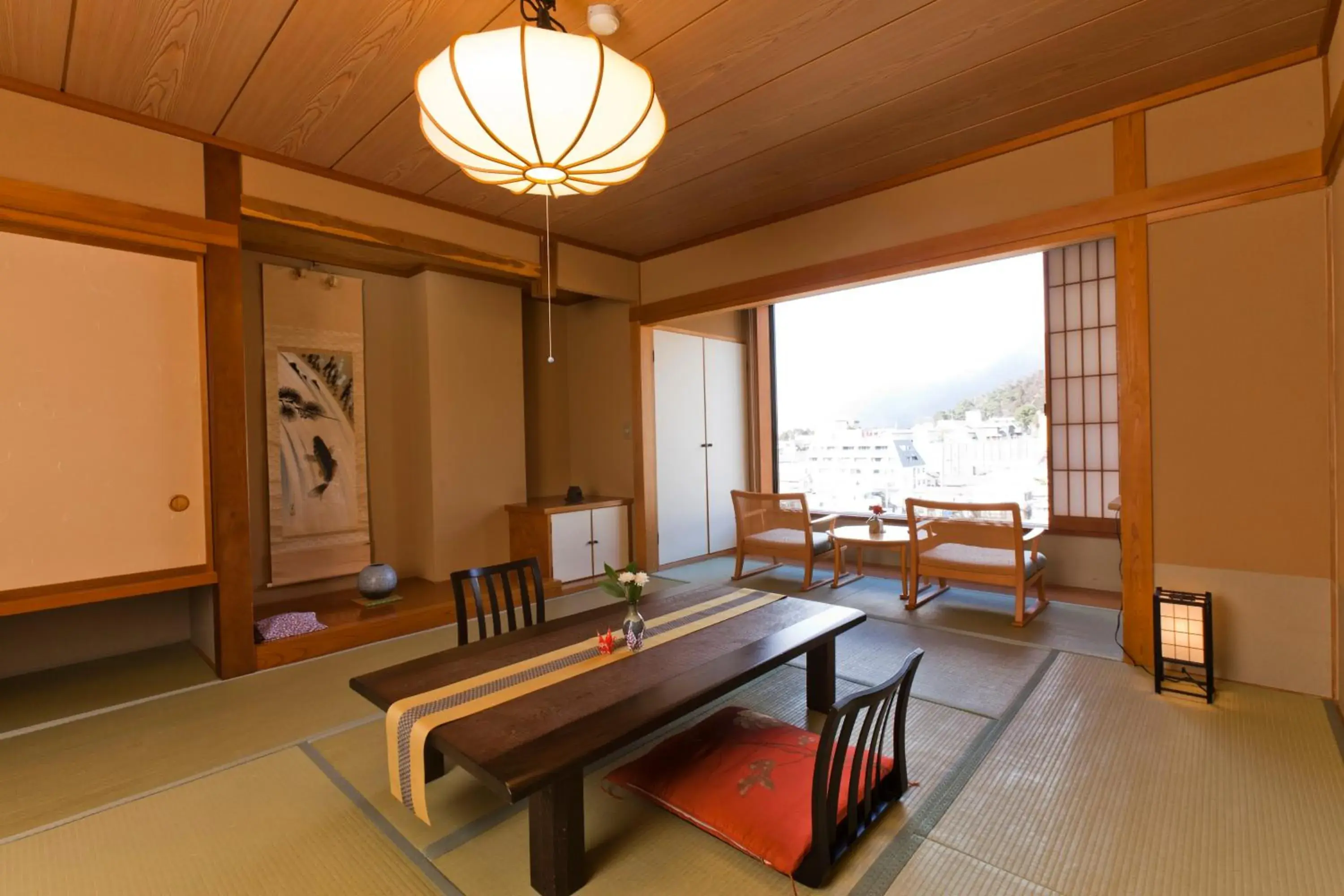 Photo of the whole room, Seating Area in Aburaya Tousen