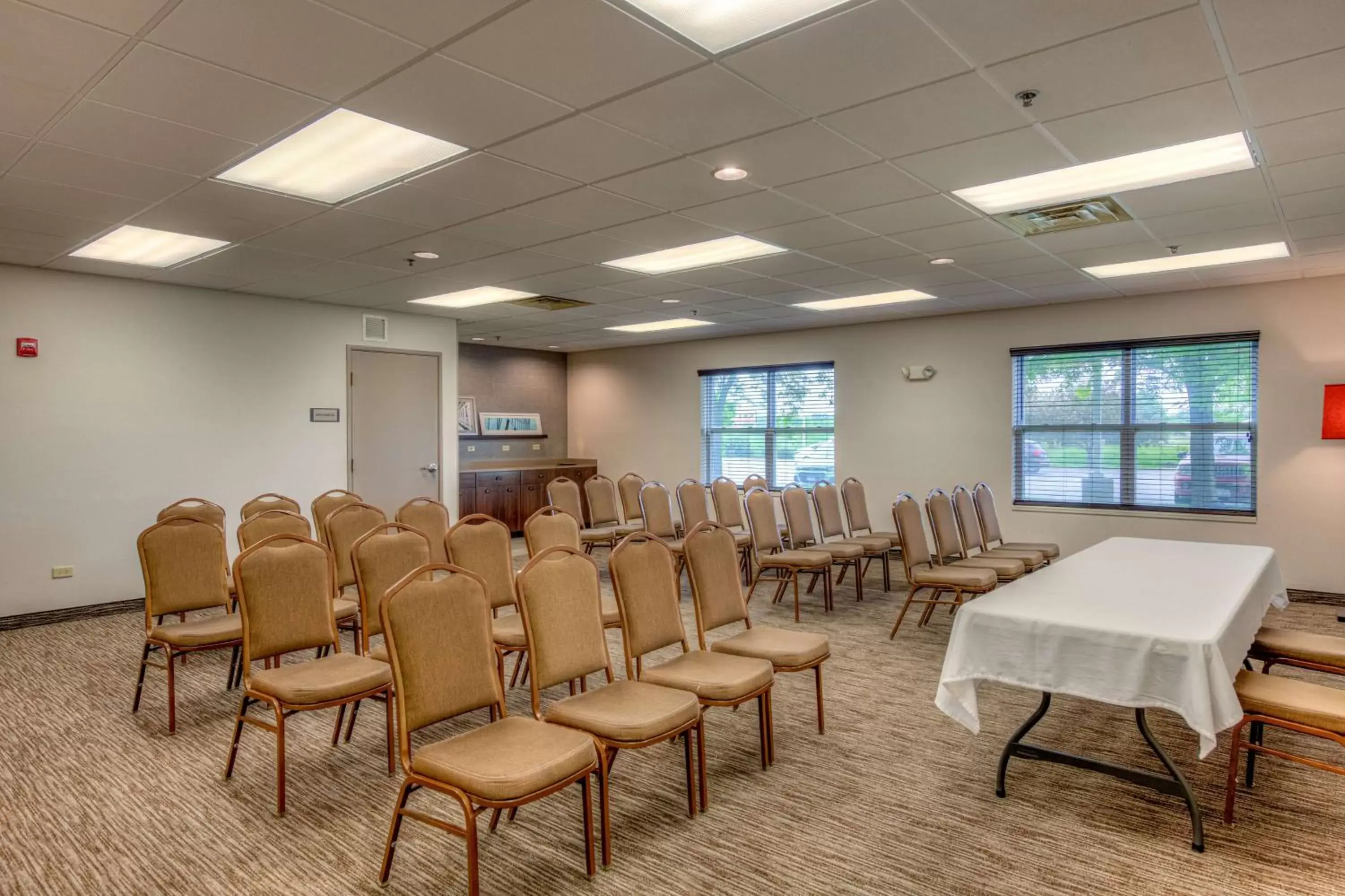 Meeting/conference room in Country Inn & Suites by Radisson, Crystal Lake, IL