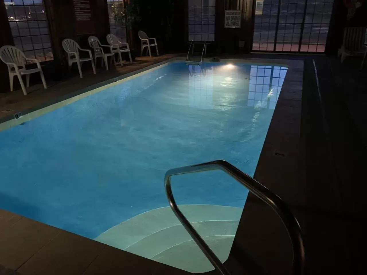 Night, Swimming Pool in Budget Inn Express