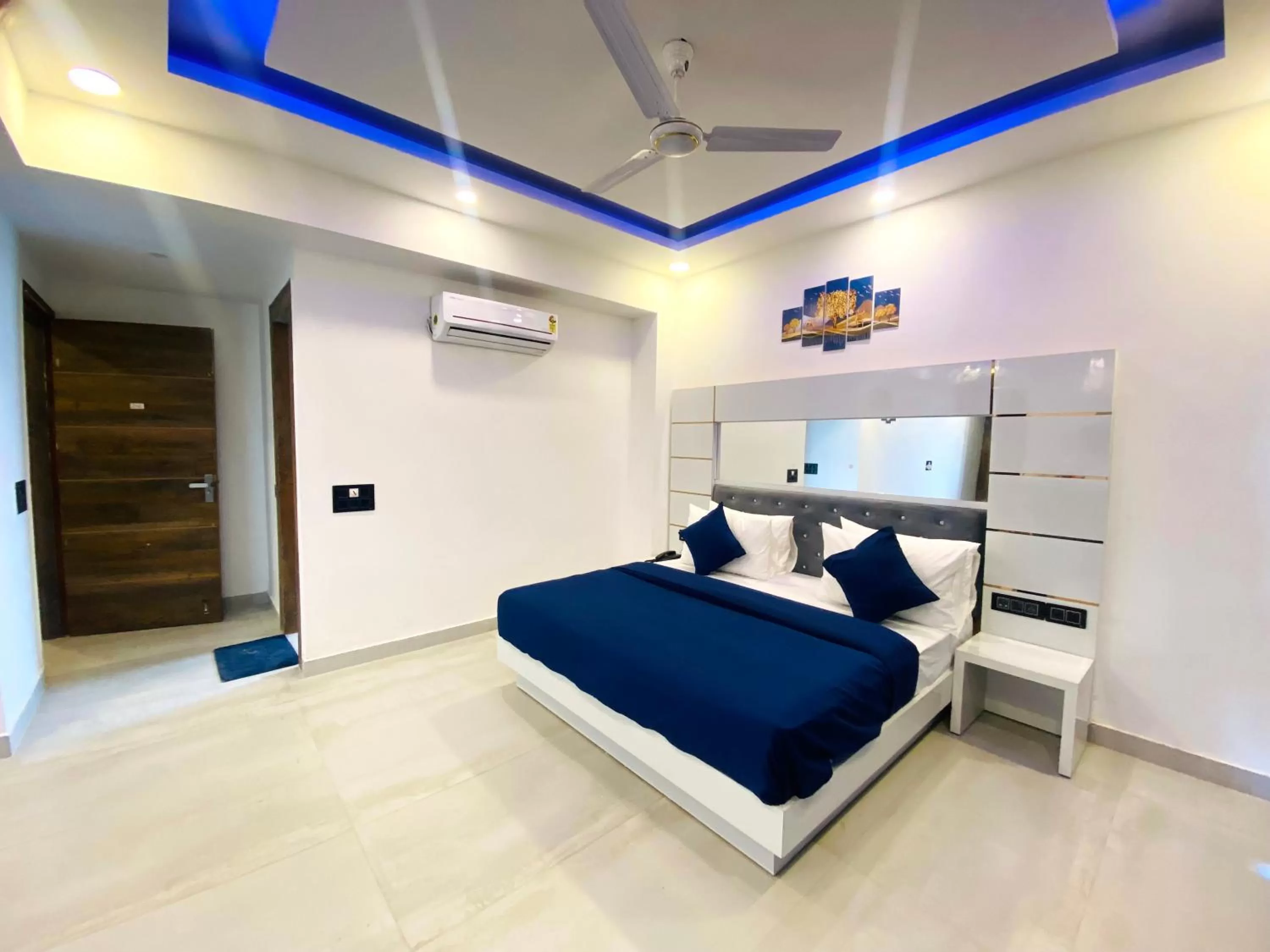 Bedroom in The Metro Stay By F9 Hotels-Near Sector 18 Metro Station Noida