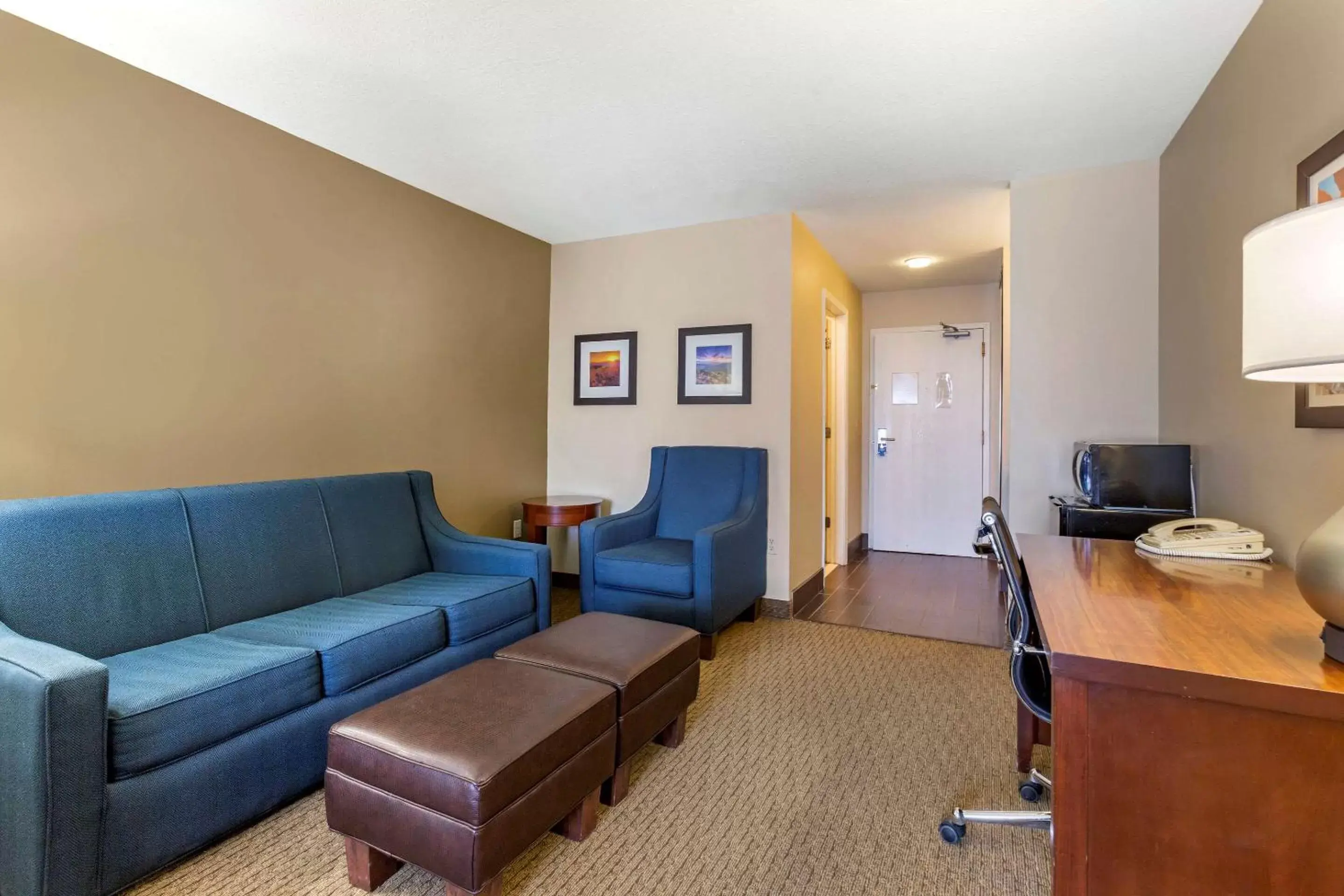 Photo of the whole room, Seating Area in Comfort Inn & Suites Los Alamos