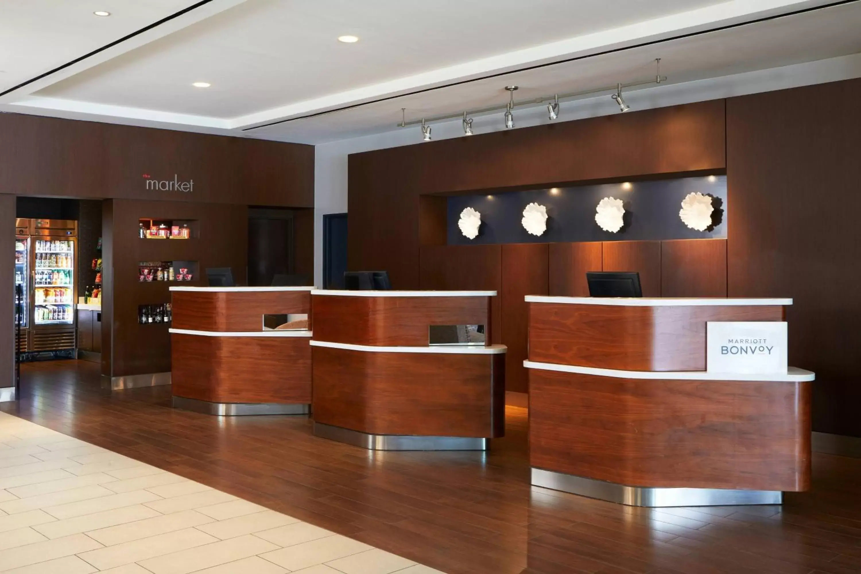 Property building, Lobby/Reception in Courtyard by Marriott Los Angeles LAX / Century Boulevard