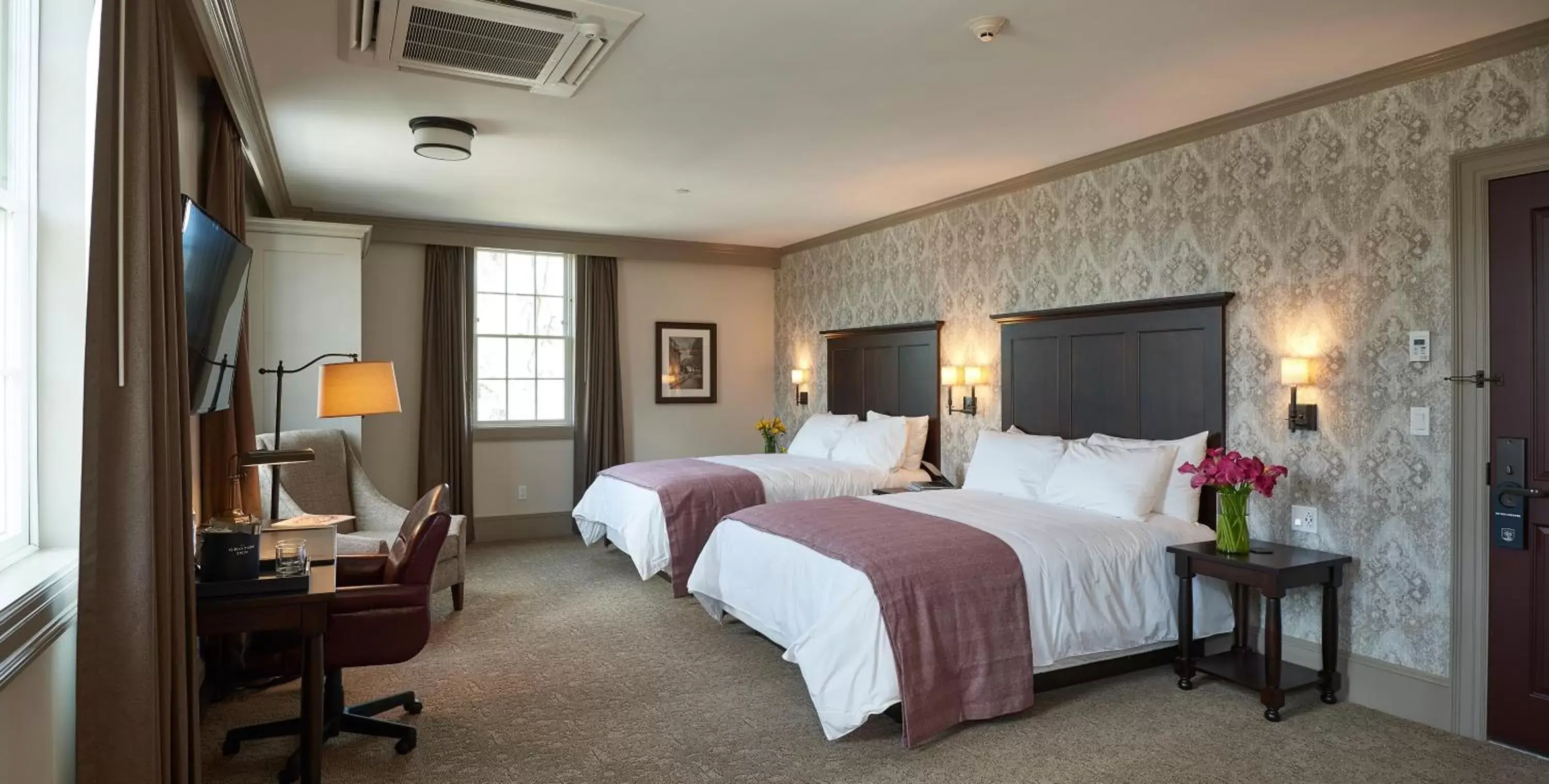 Deluxe Queen Room with Two Queen Beds in The Groton Inn Deluxe Queen Room with Two Queen Beds in The Groton Inn
