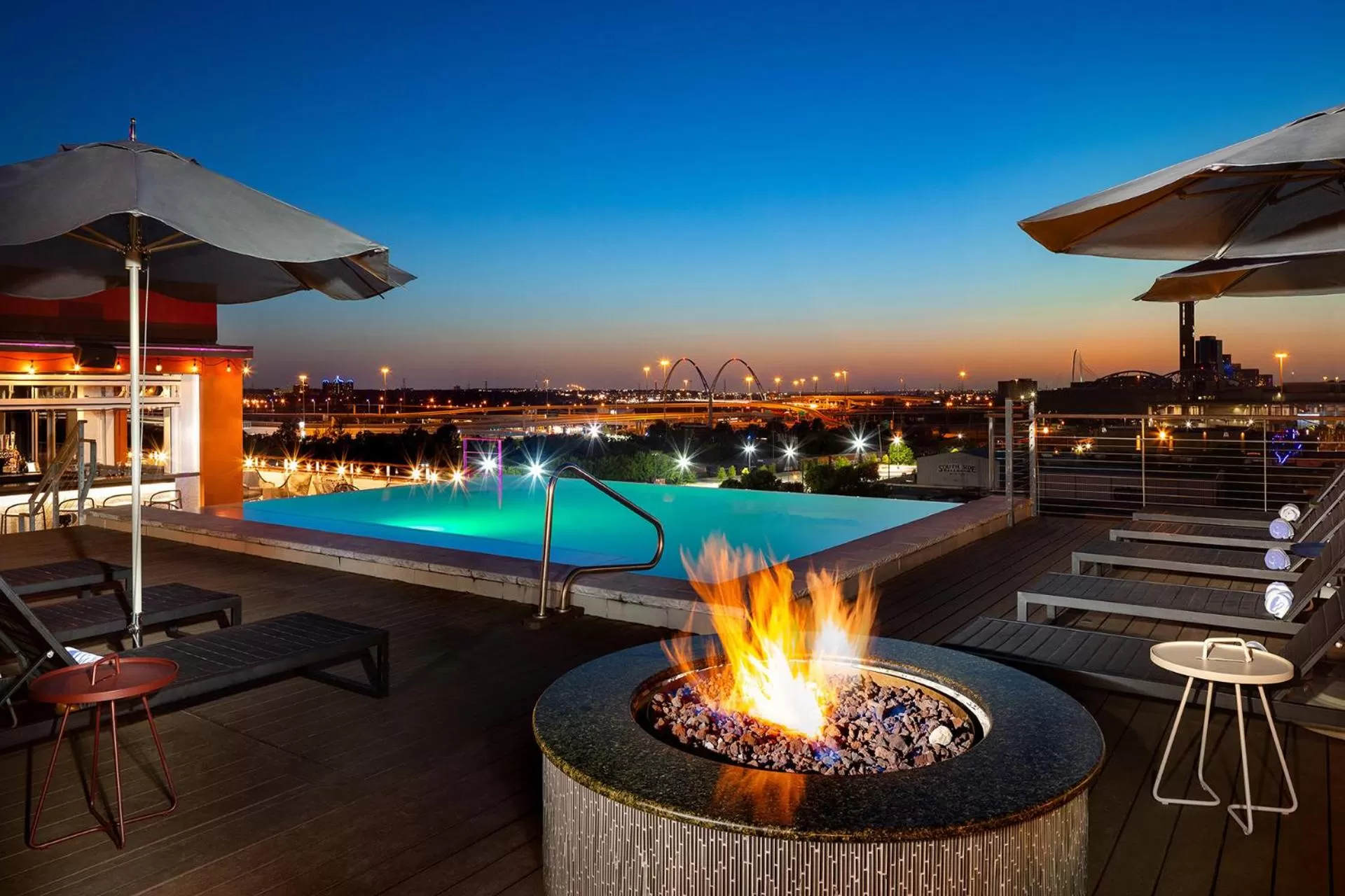 Patio in Canvas Hotel Dallas