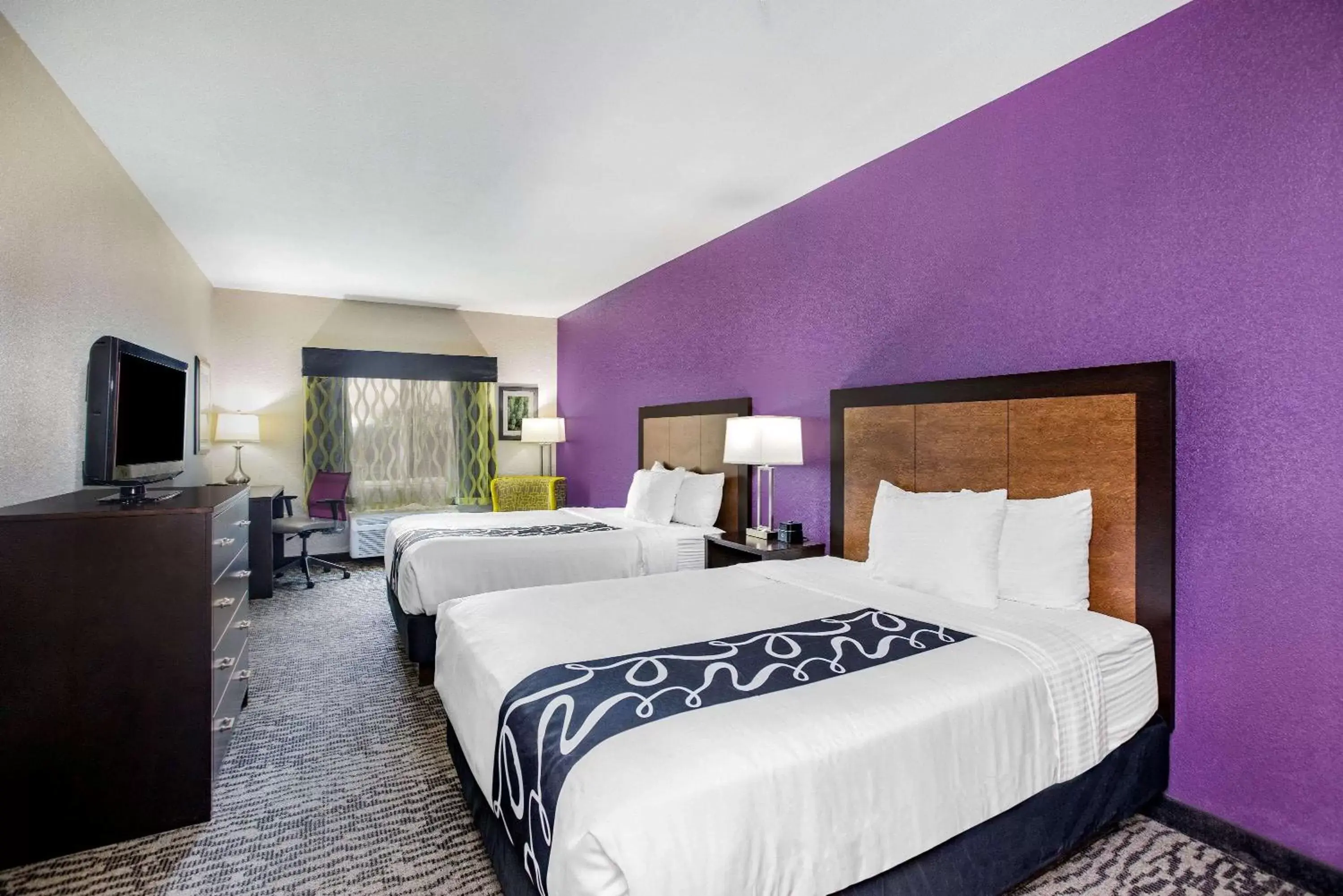 Photo of the whole room, Bed in La Quinta Inn by Wyndham Livermore