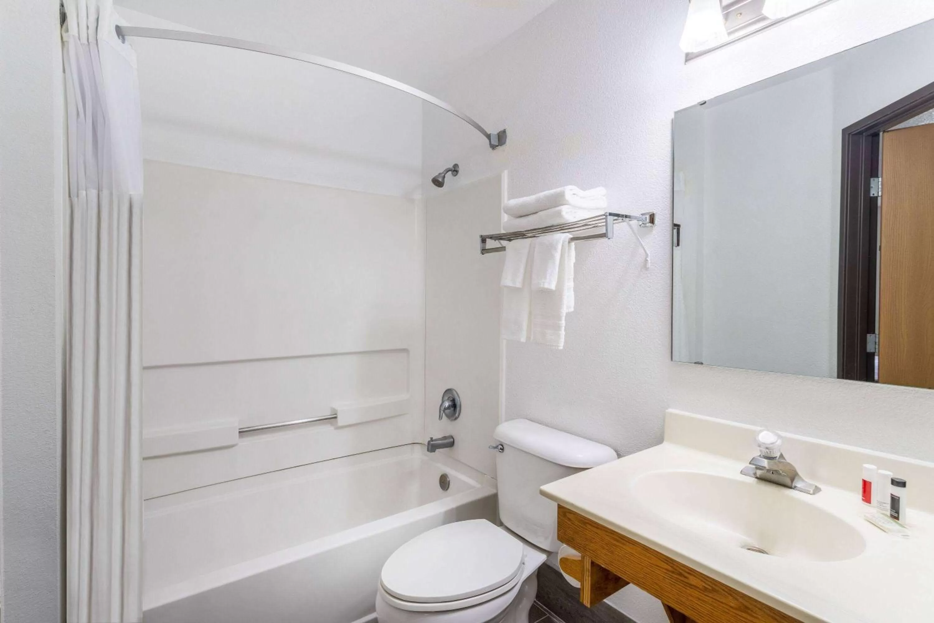 TV and multimedia in Super 8 by Wyndham The Dalles OR