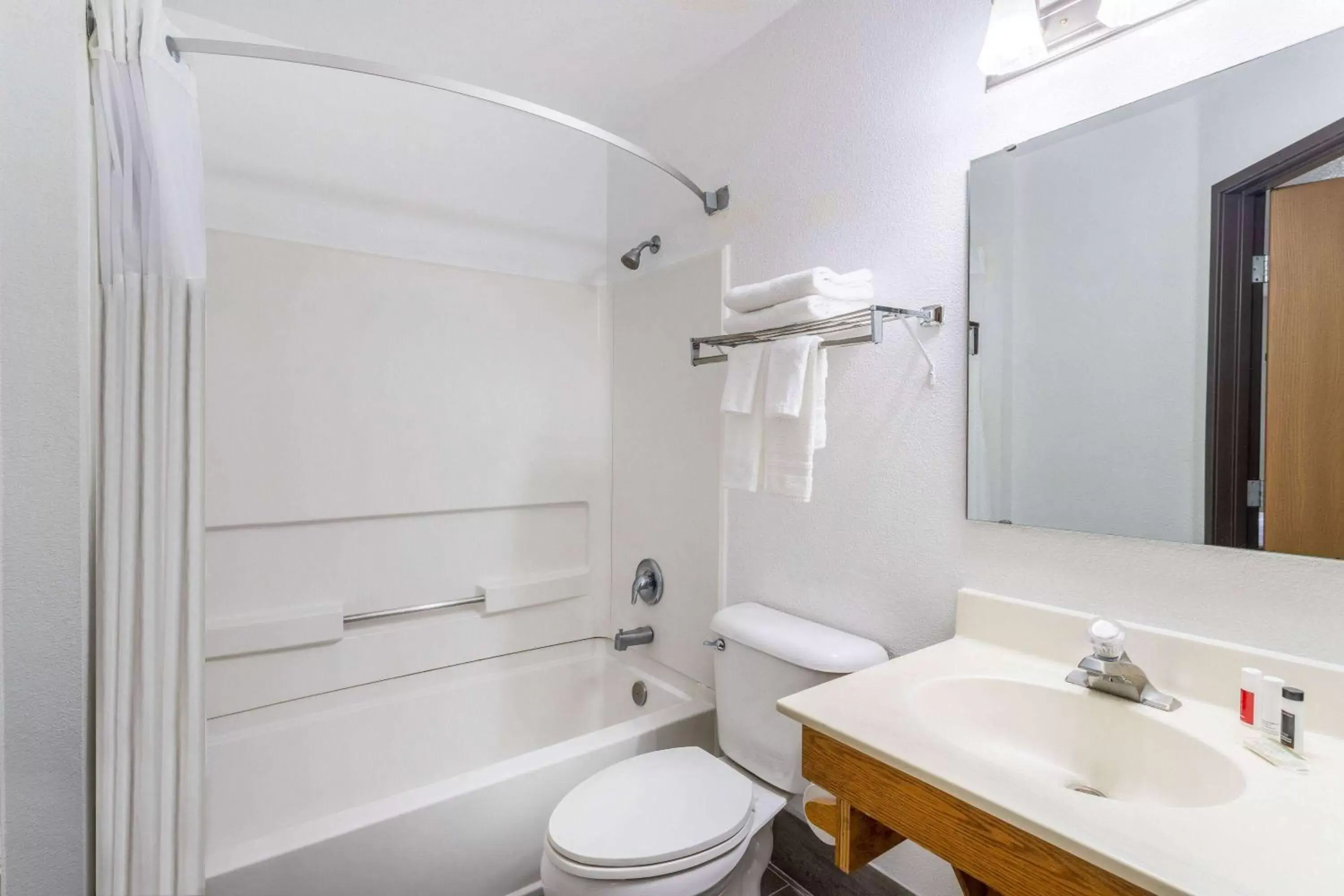 TV and multimedia in Super 8 by Wyndham The Dalles OR TV and multimedia in Super 8 by Wyndham The Dalles OR