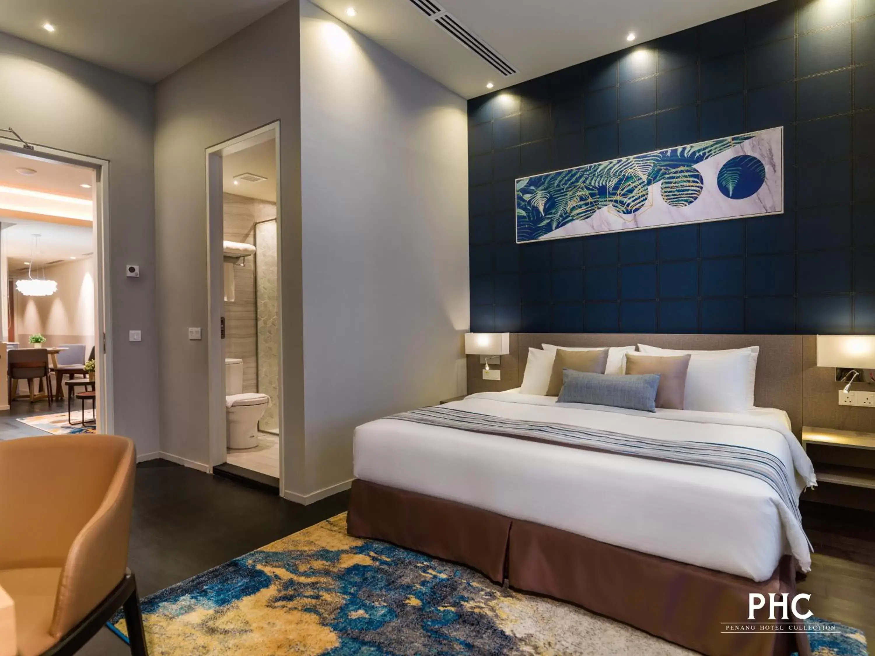 Bedroom, Bed in Ropewalk Piazza Hotel by PHC