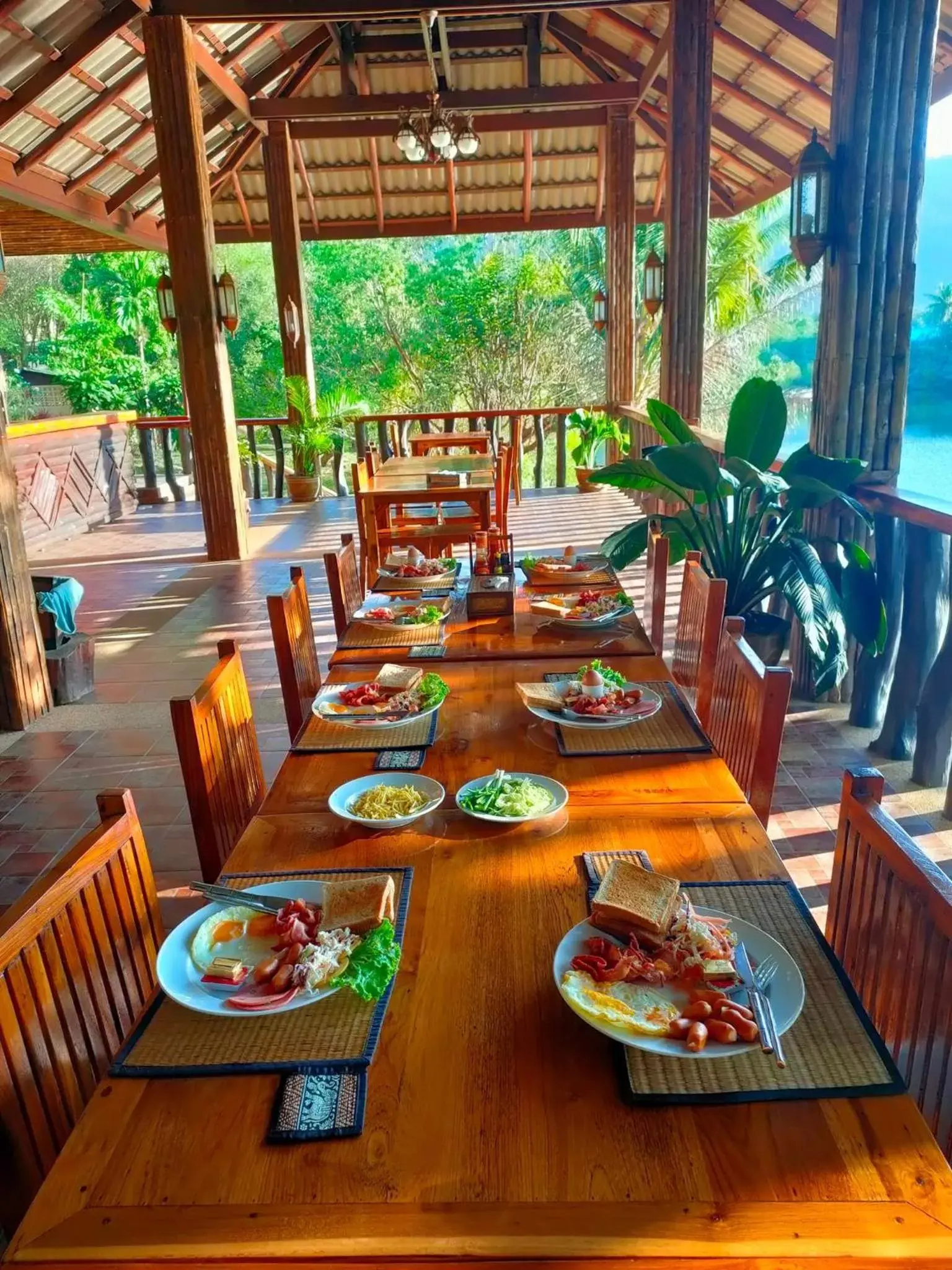 Restaurant/Places to Eat in Chaipura Resort