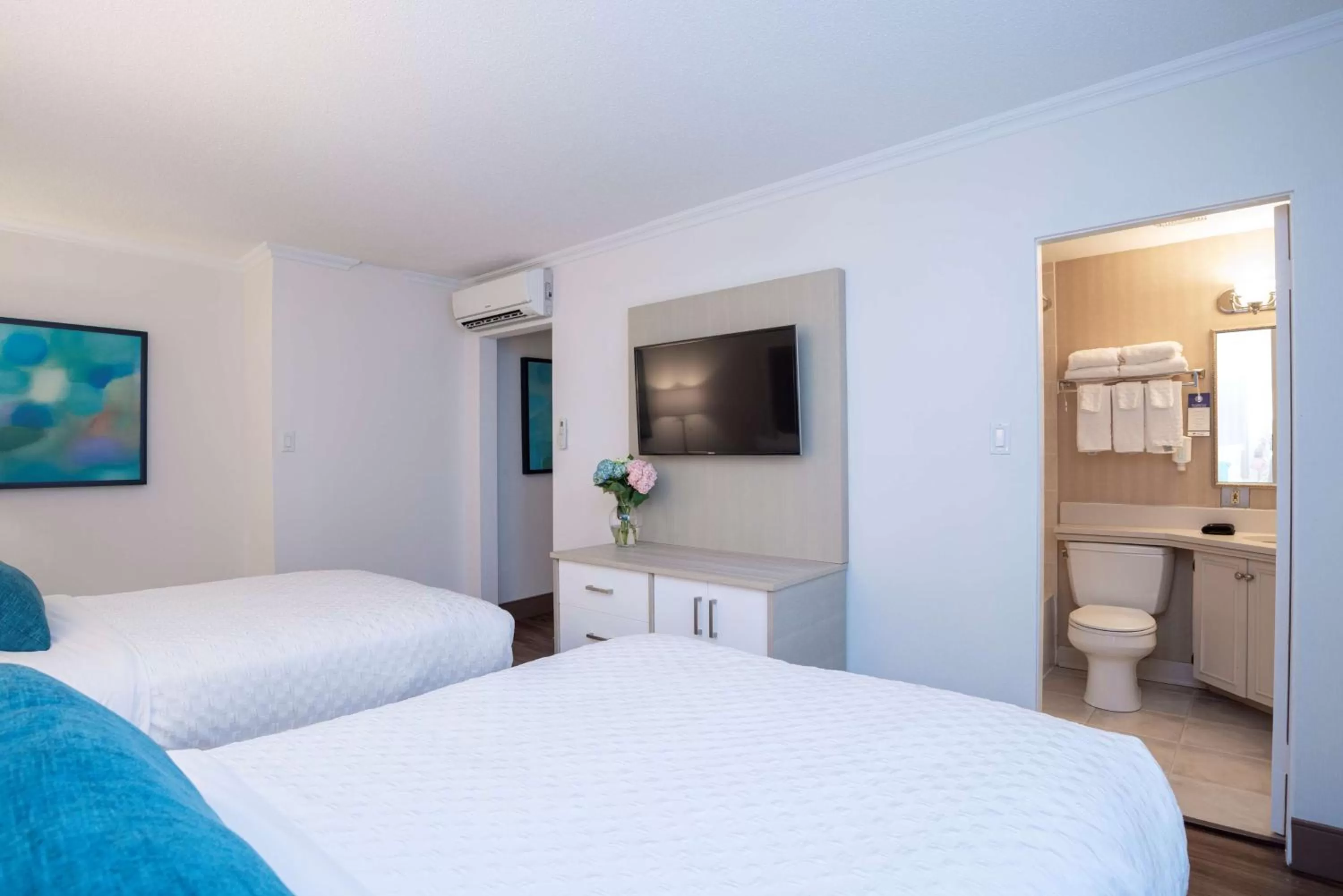 Photo of the whole room, Bed in Best Western Dorchester Hotel