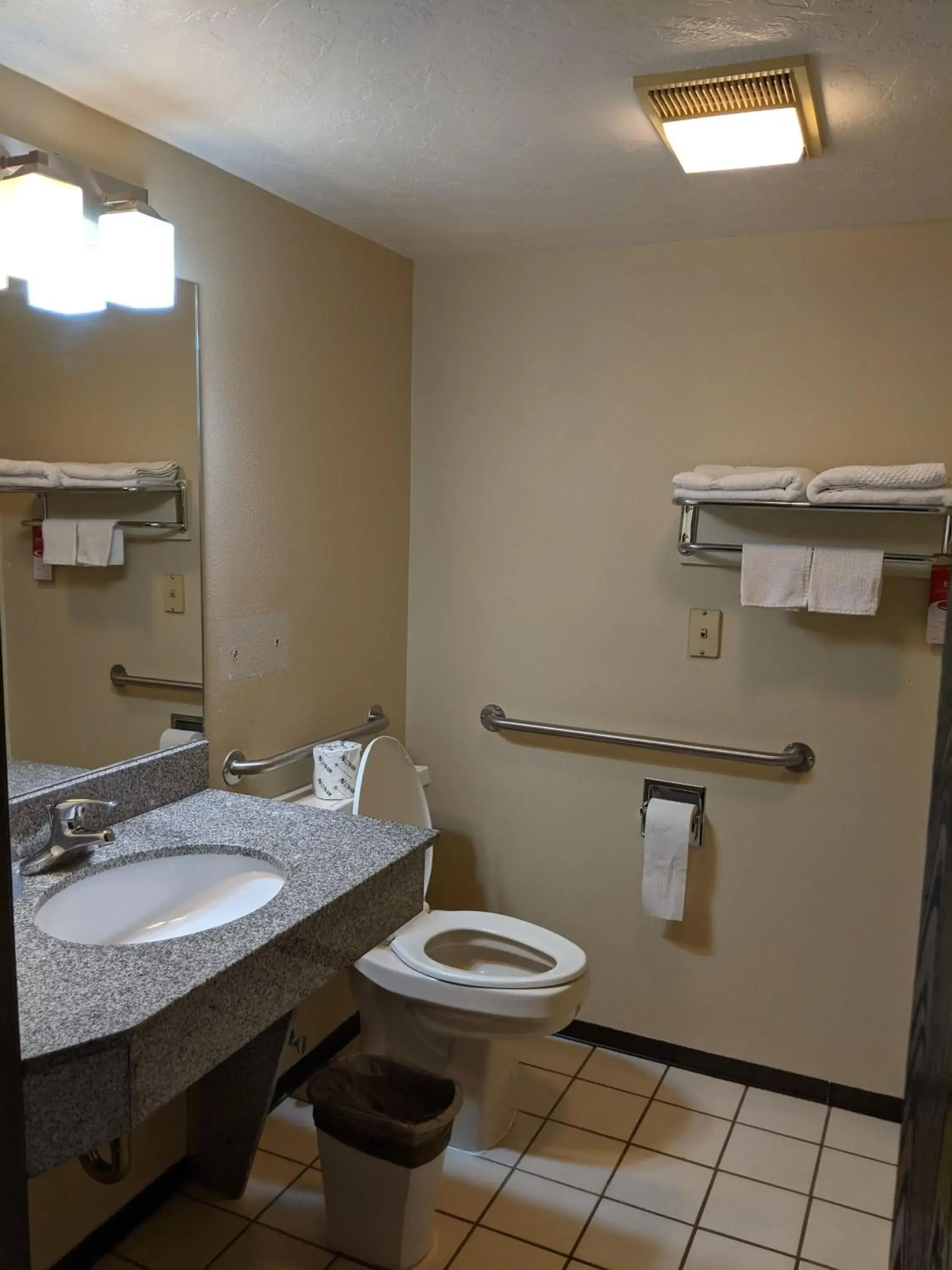 Bathroom in Econostay