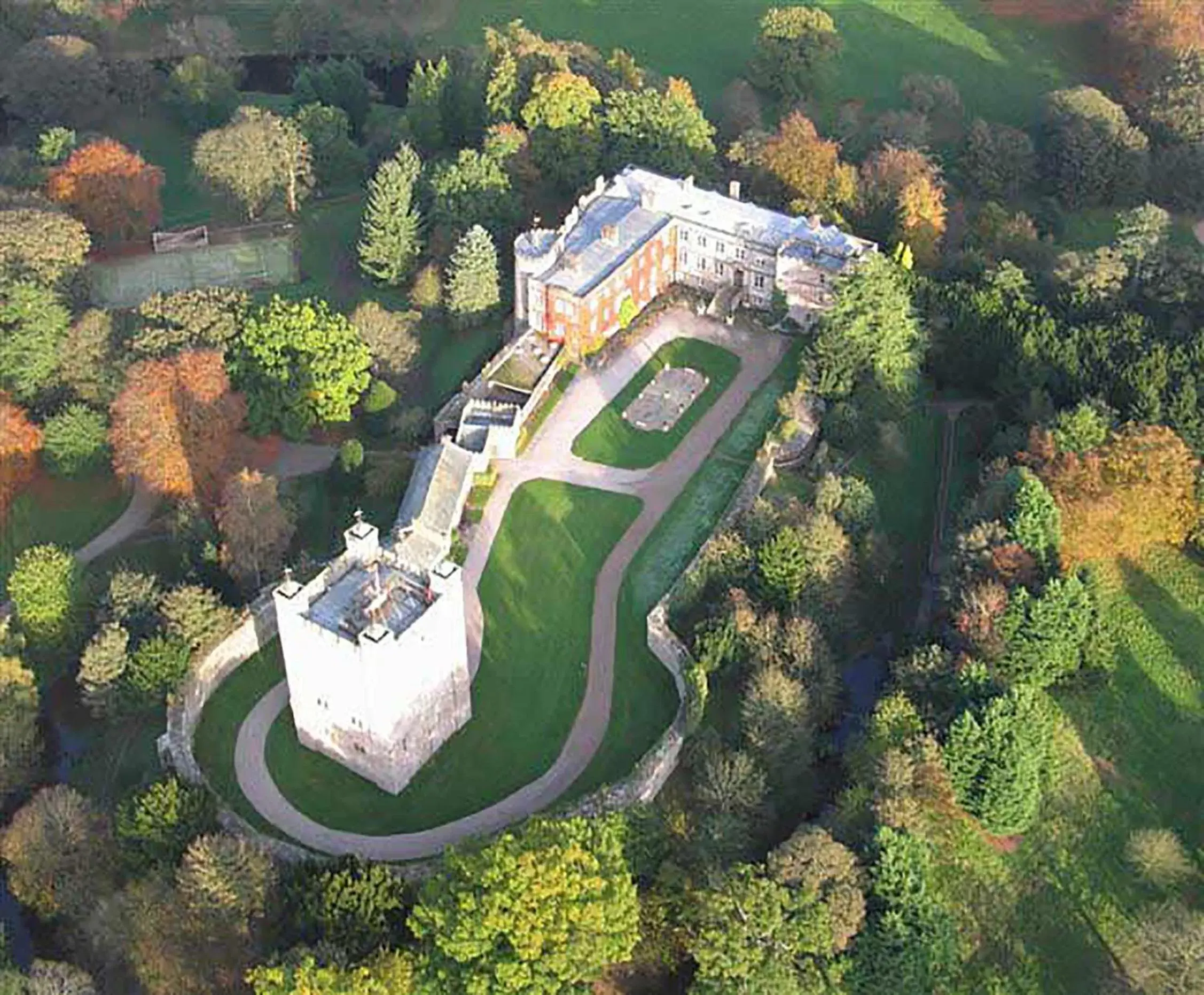 Property building, Bird's-eye View in Appleby Castle