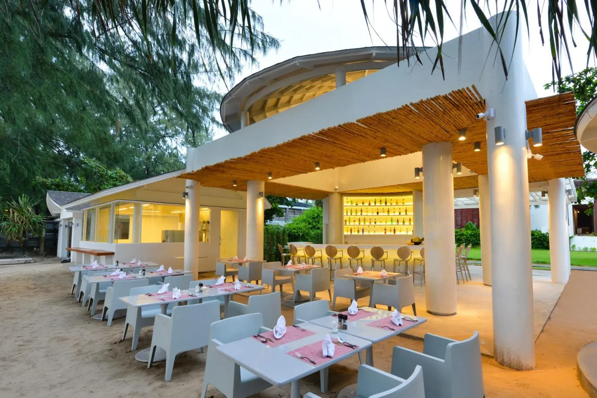 Lounge or bar, Restaurant/Places to Eat in Twin Lotus Resort and Spa - SHA Plus - Adult Only Hotel