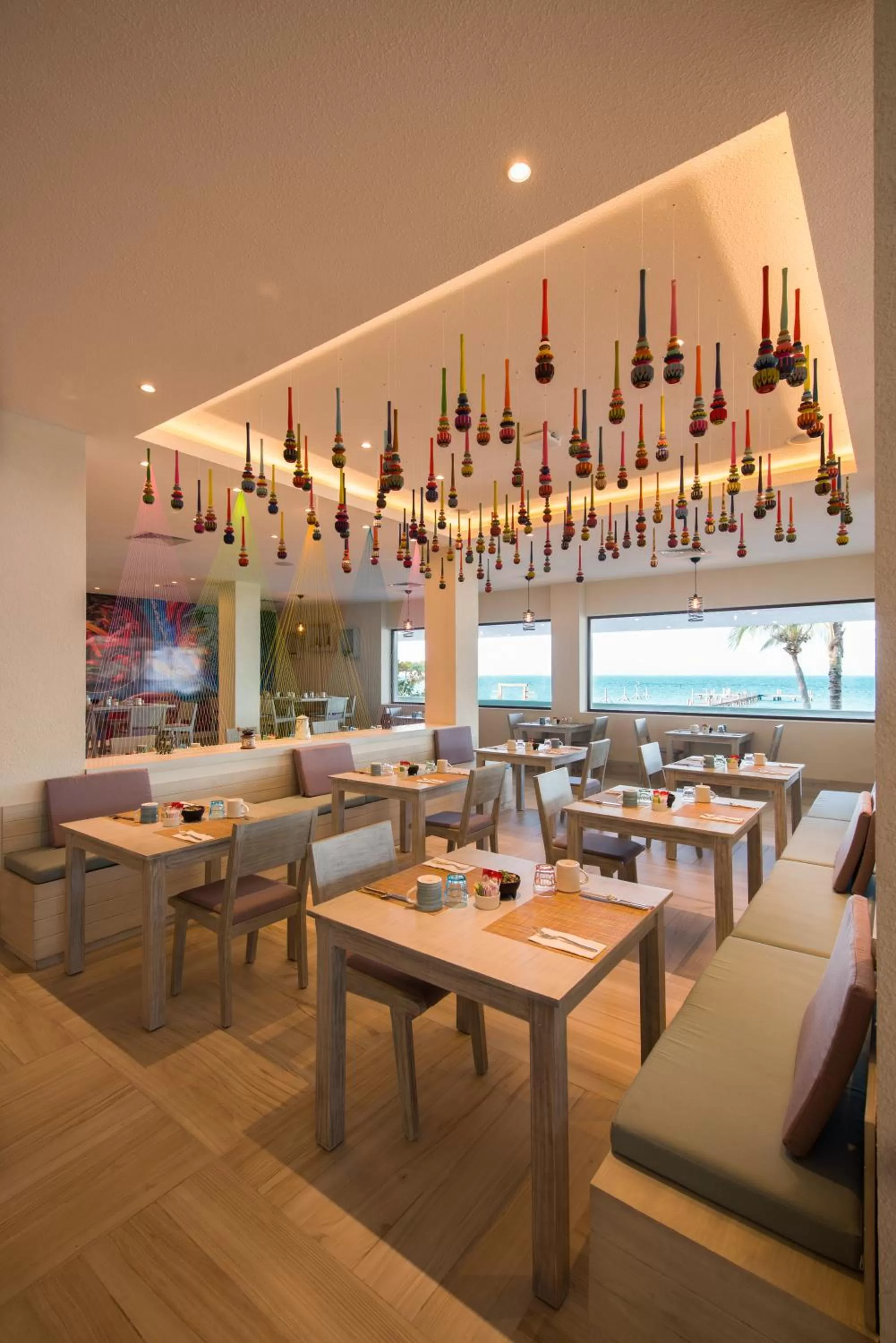 Restaurant/places to eat in Izla Beach Front Hotel