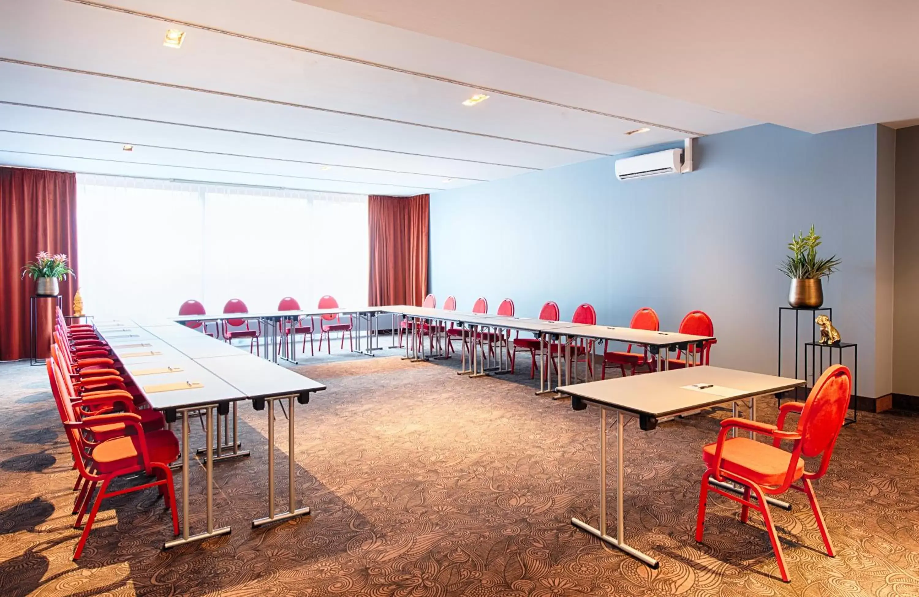 Meeting/conference room in NYX Hotel Mannheim by Leonardo Hotels