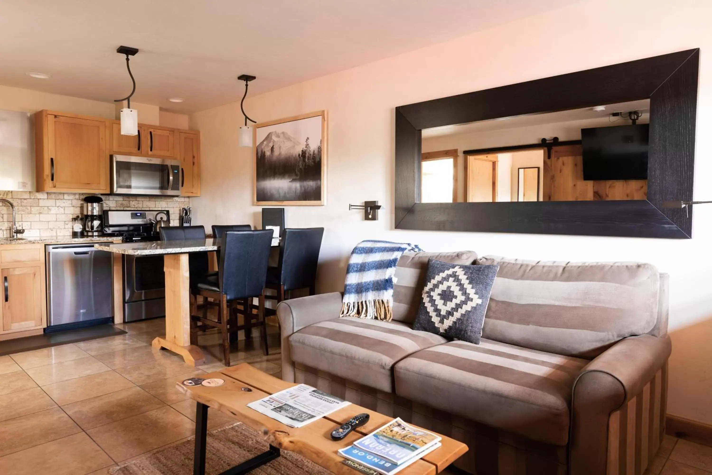 Living room, Seating Area in Wall Street Suites