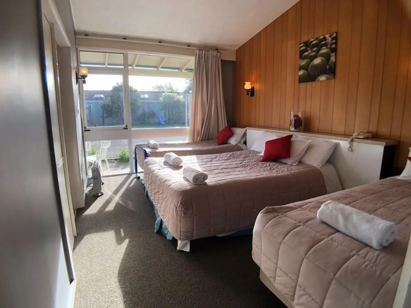Bed in Tui Lodge Motel