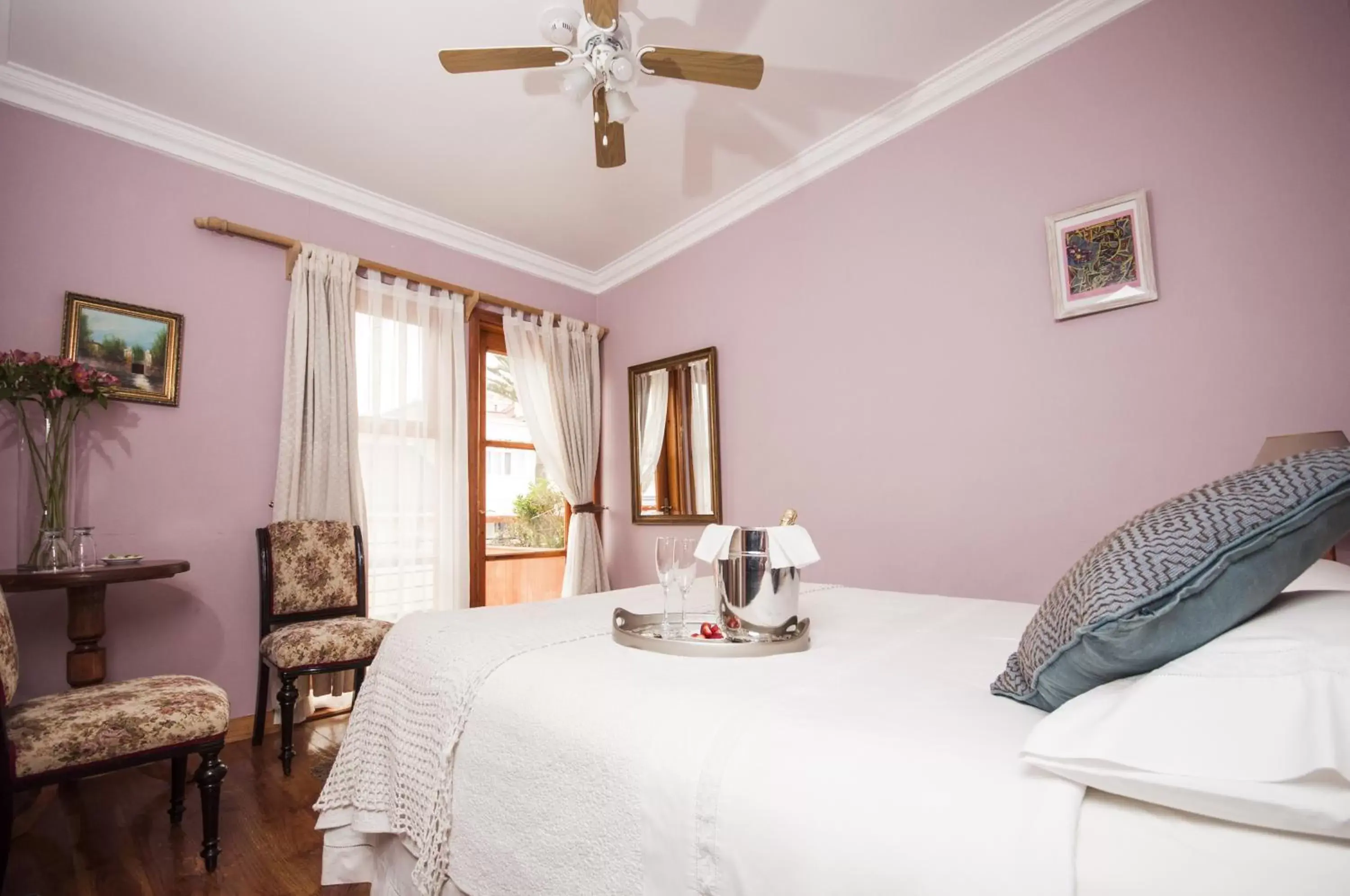 Double Room with Balcony in Hotel Boutique Acontraluz
