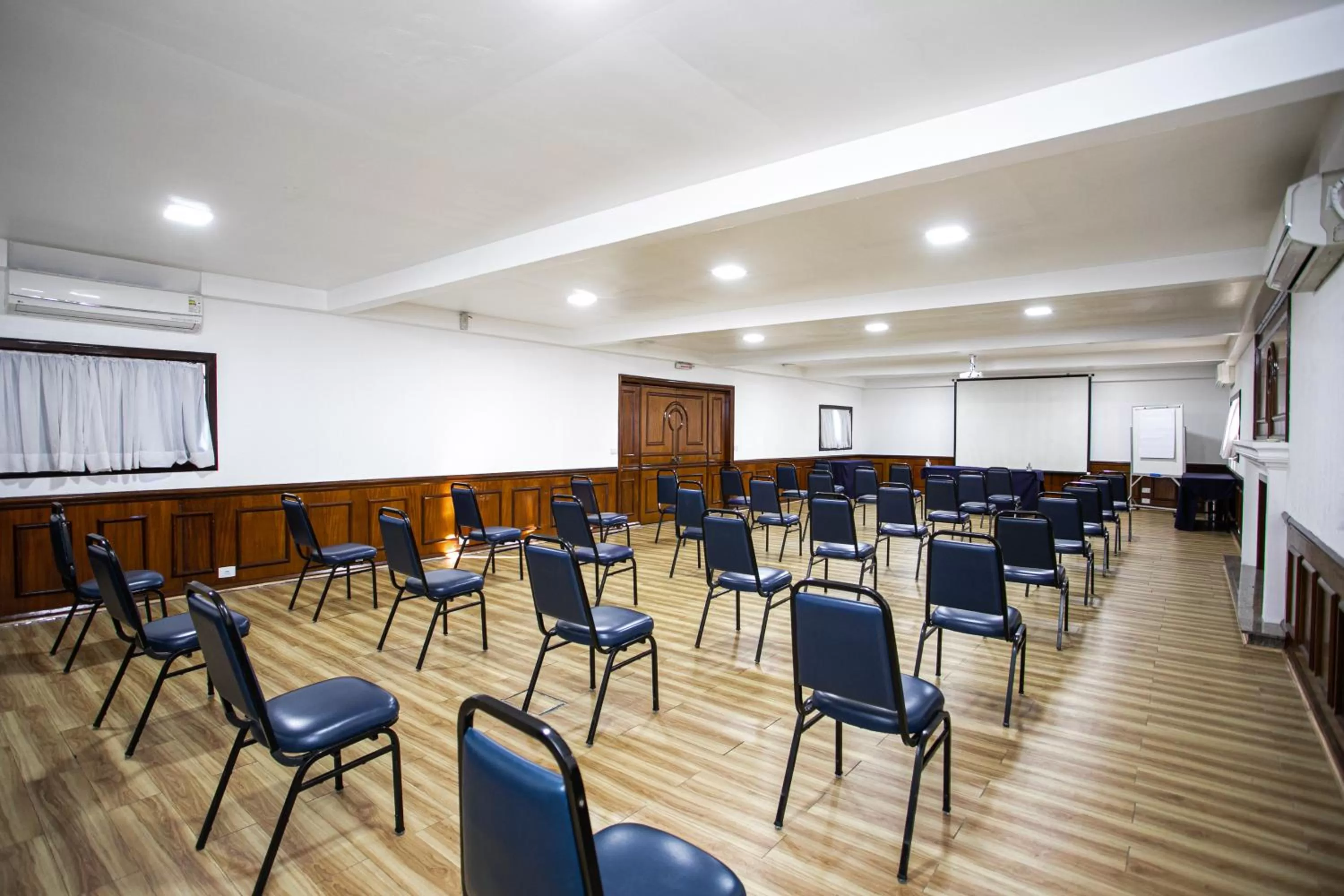 Business facilities in Hotel Dan Inn Curitiba Centro By Nacional Inn