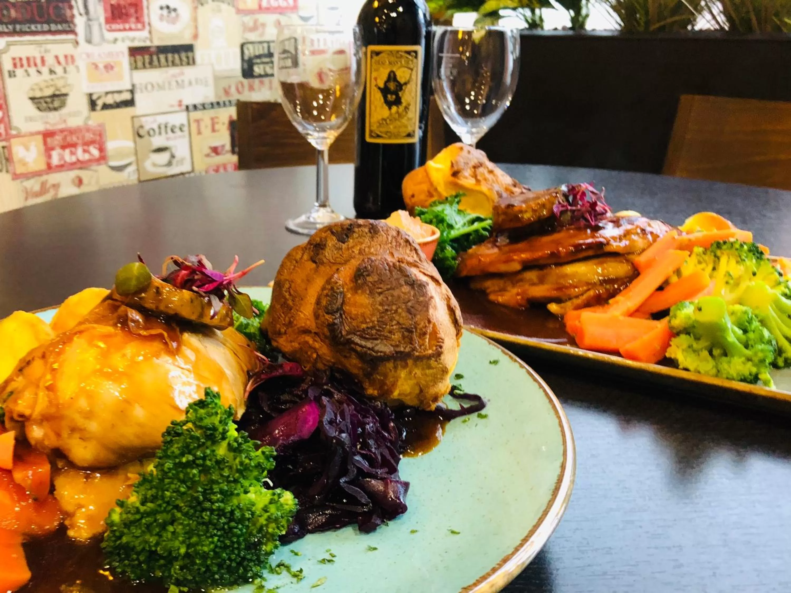 Restaurant/places to eat in Smiths Hotel