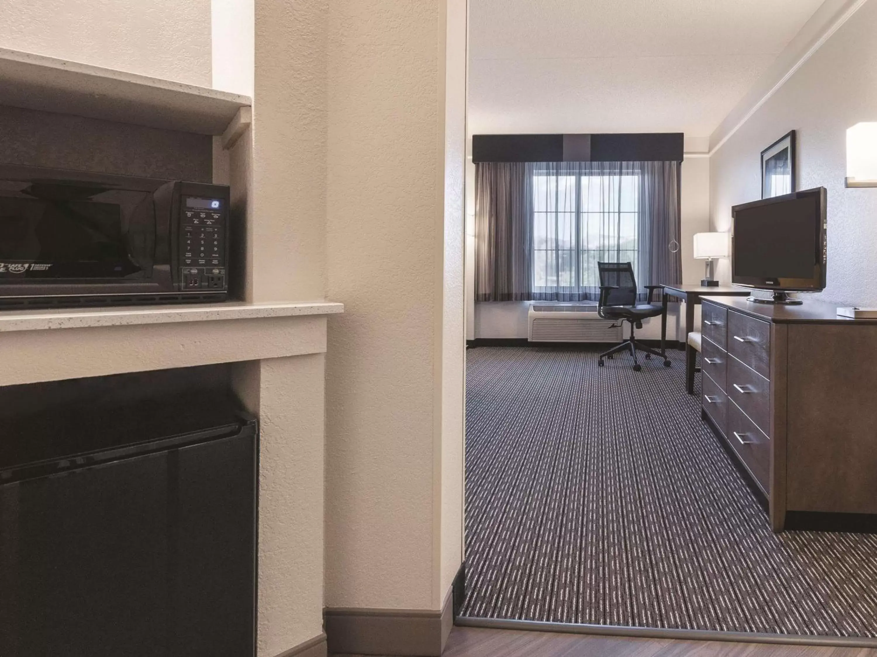Photo of the whole room, TV/Entertainment Center in La Quinta by Wyndham Grand Junction Airport