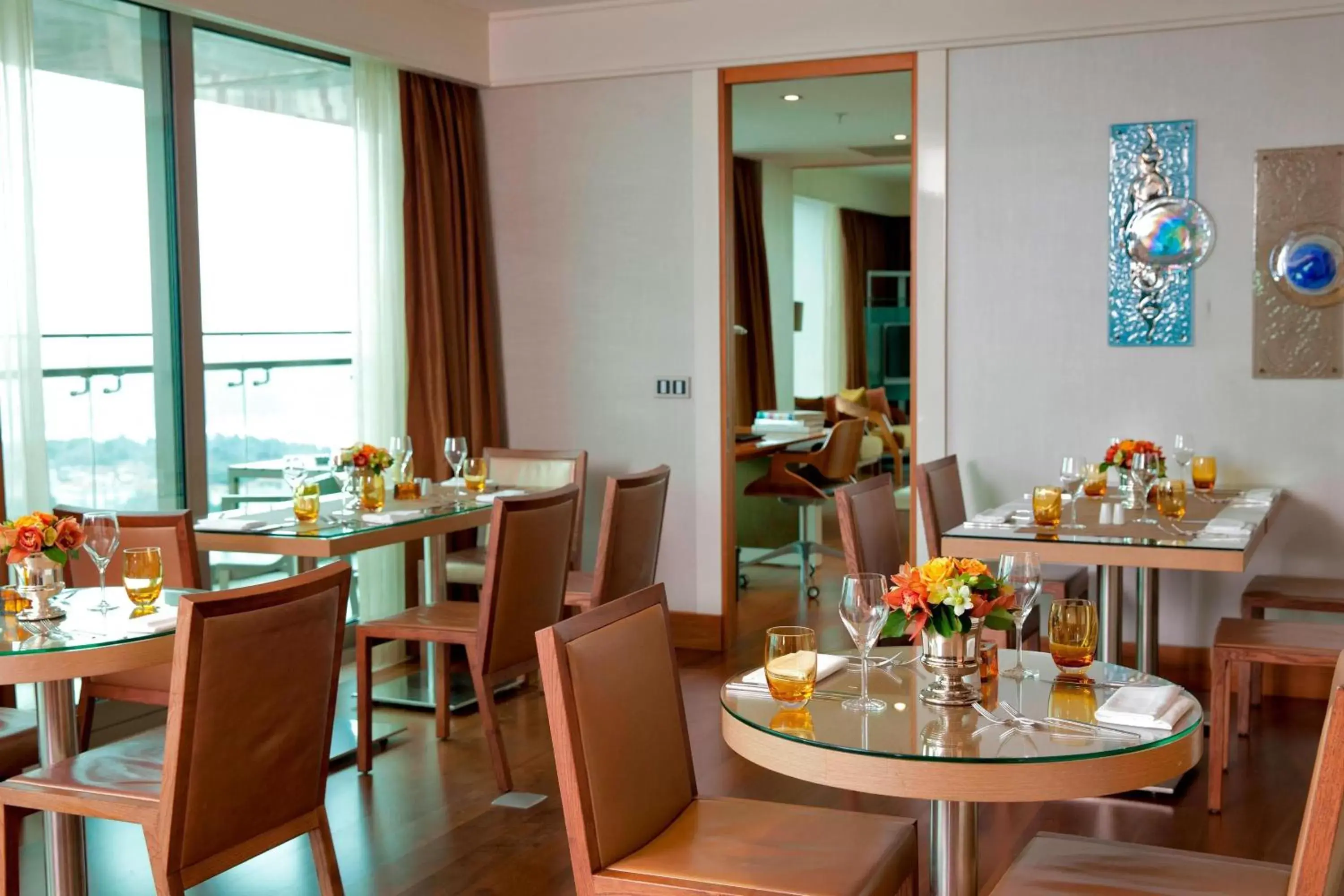 Lounge or bar, Restaurant/Places to Eat in Renaissance Istanbul Polat Bosphorus Hotel