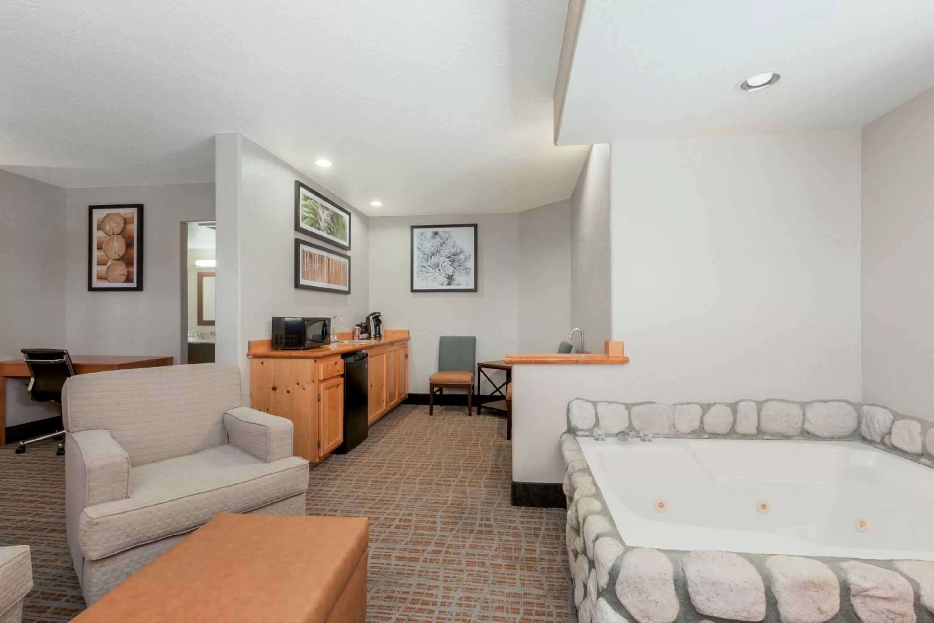 Decorative detail, Bed in Holiday Inn Resort The Lodge at Big Bear Lake by IHG