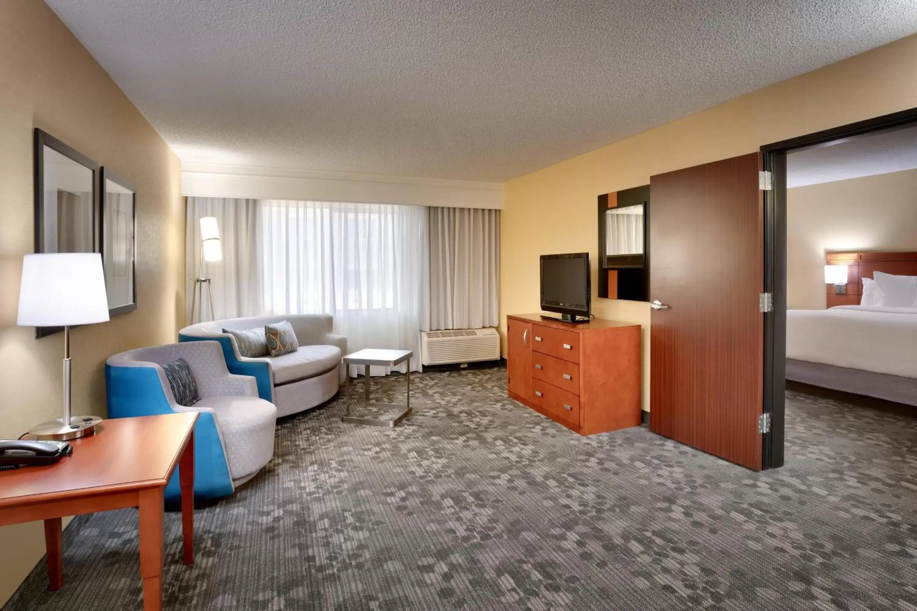 Living room, Seating Area in Courtyard by Marriott Salt Lake City Sandy