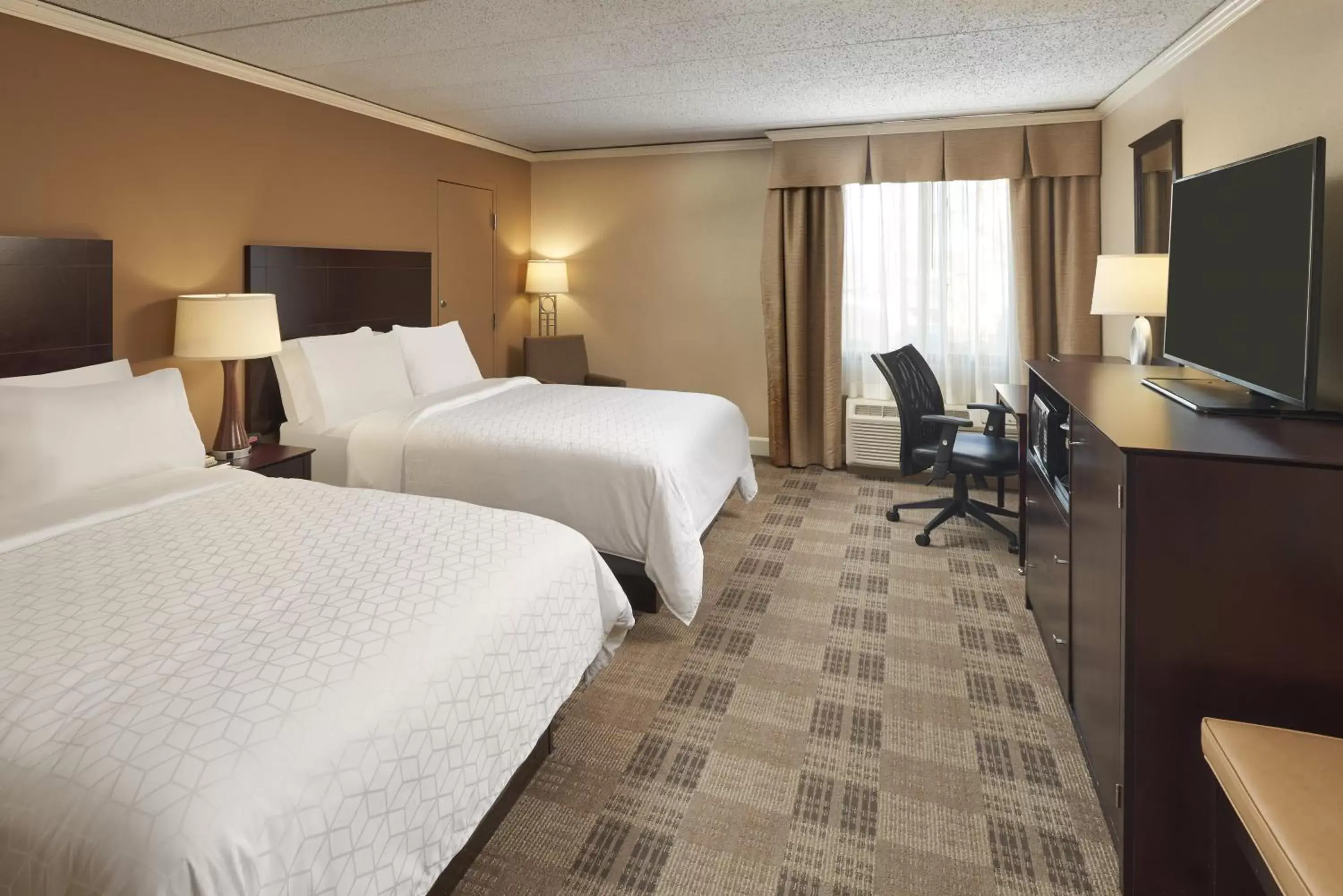 Bed in Holiday Inn - Executive Center-Columbia Mall, an IHG Hotel