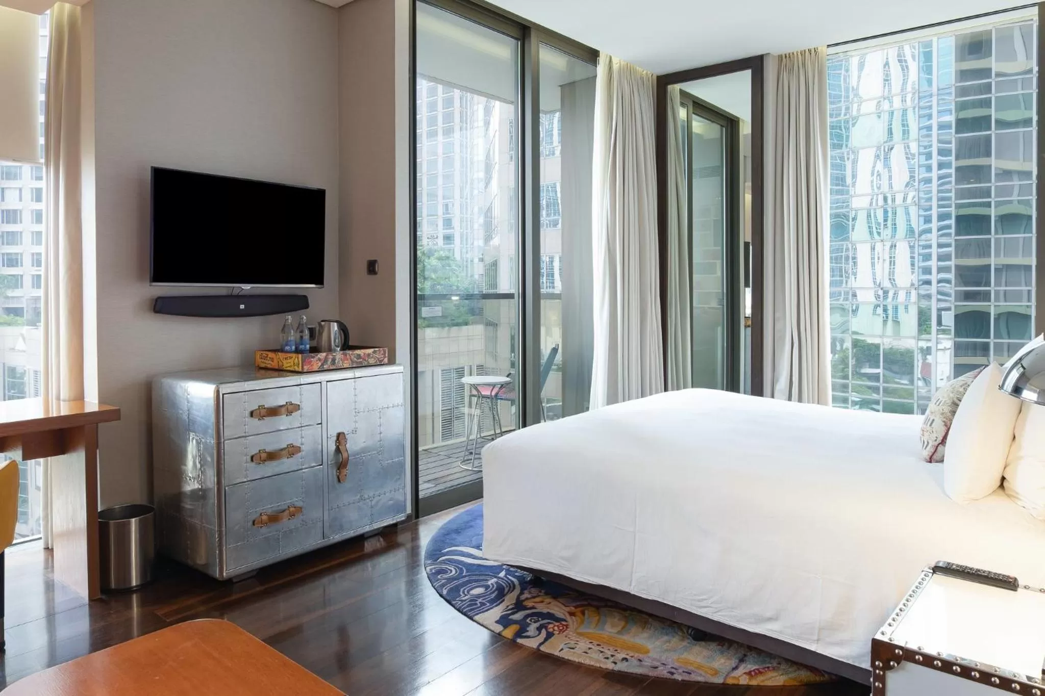 Photo of the whole room, Bed in Hotel Indigo Bangkok Wireless Road by IHG