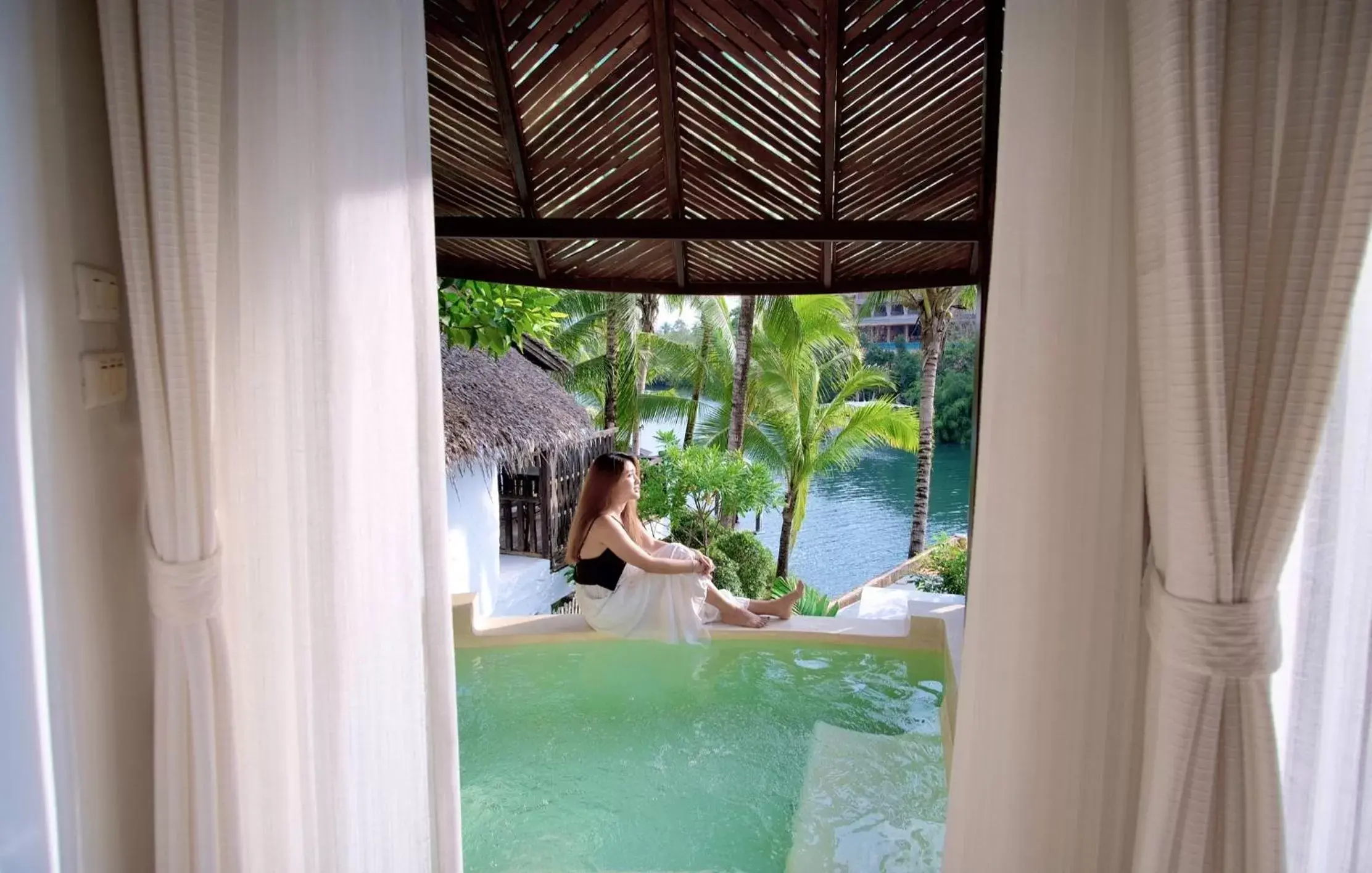 Balcony/Terrace, Pool View in Aana Resort & Spa