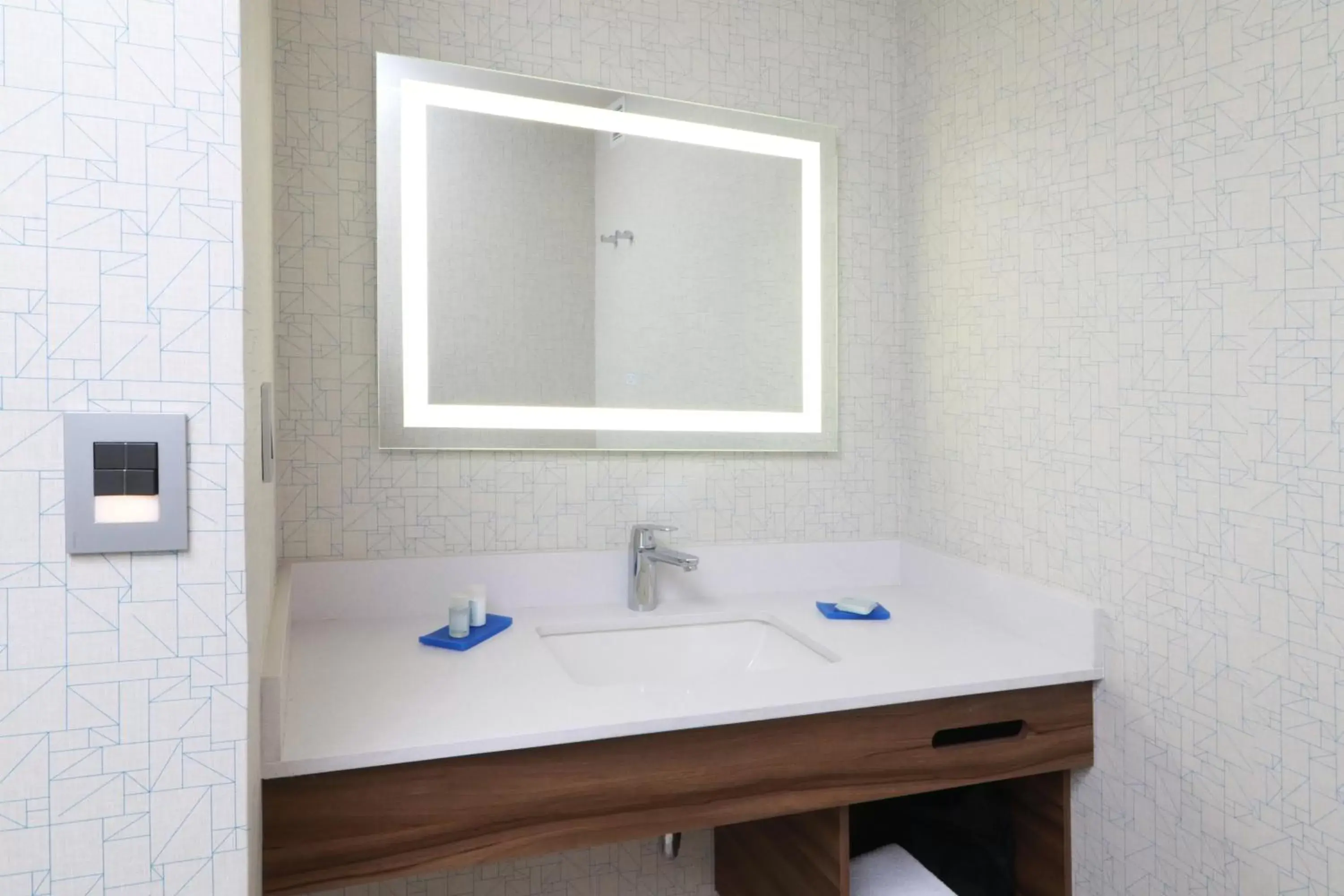 Bathroom in Holiday Inn Express - Monterrey - Fundidora, an IHG Hotel